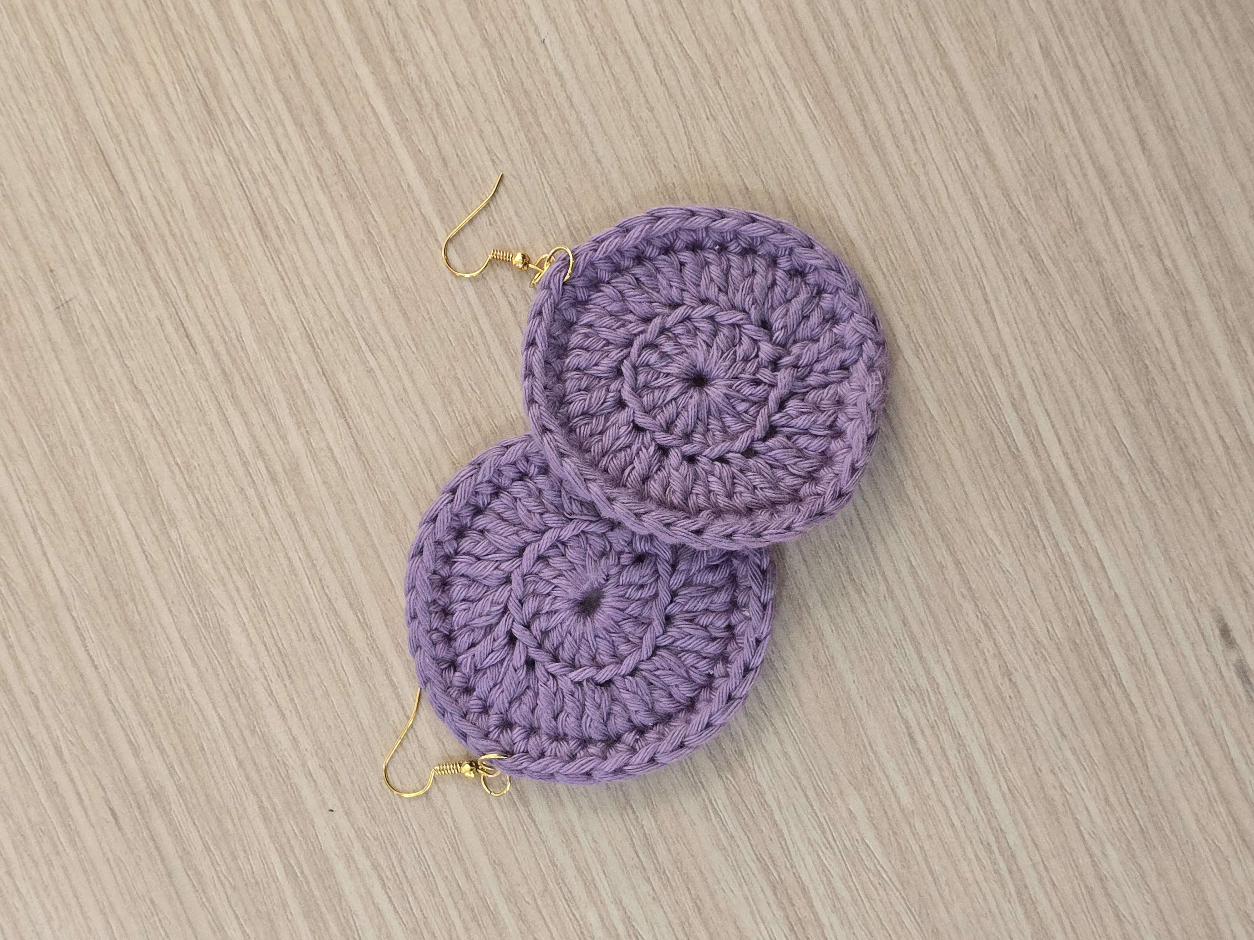 Round earring