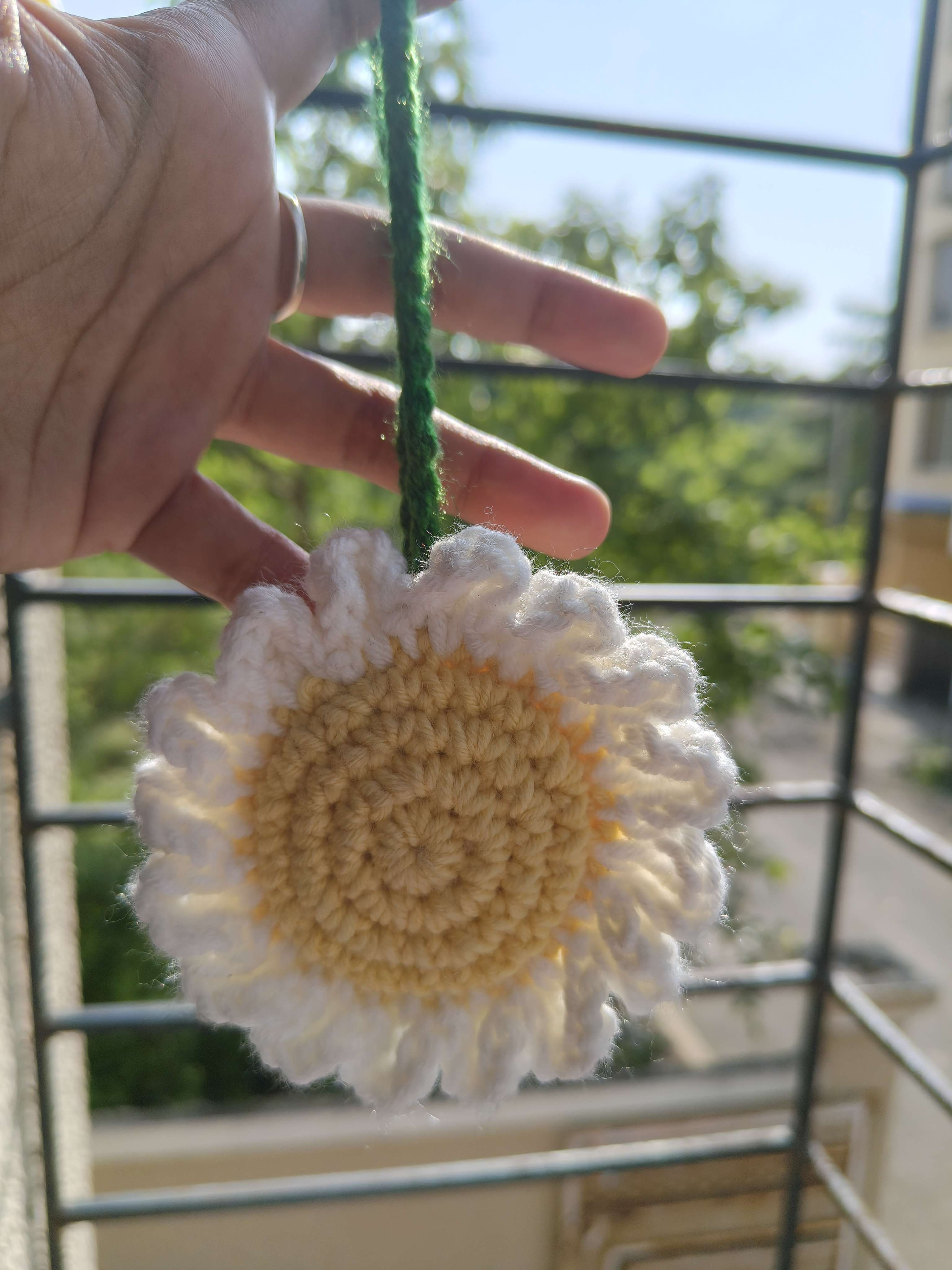 Daisy charm image 2