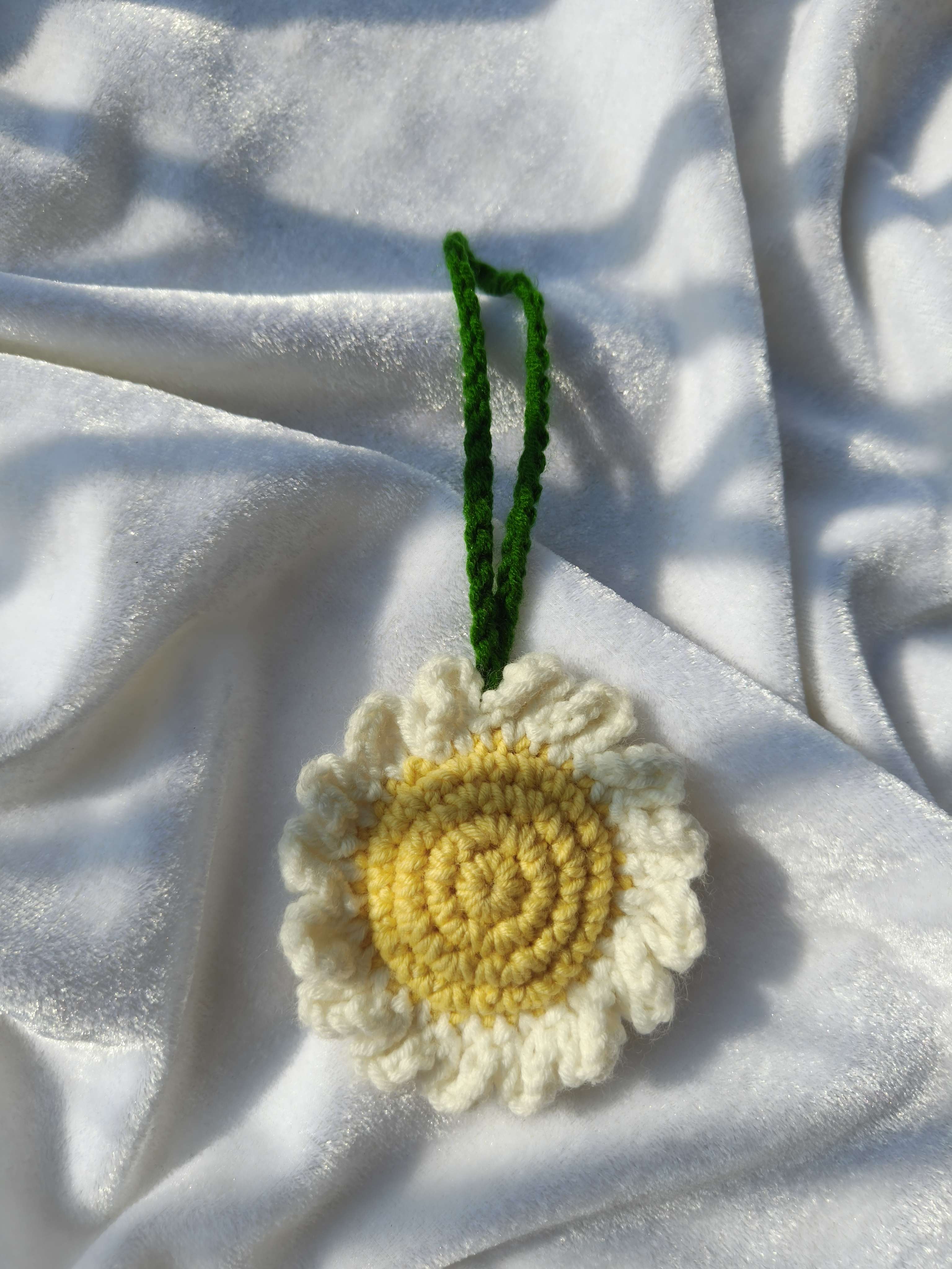 Daisy charm image 3