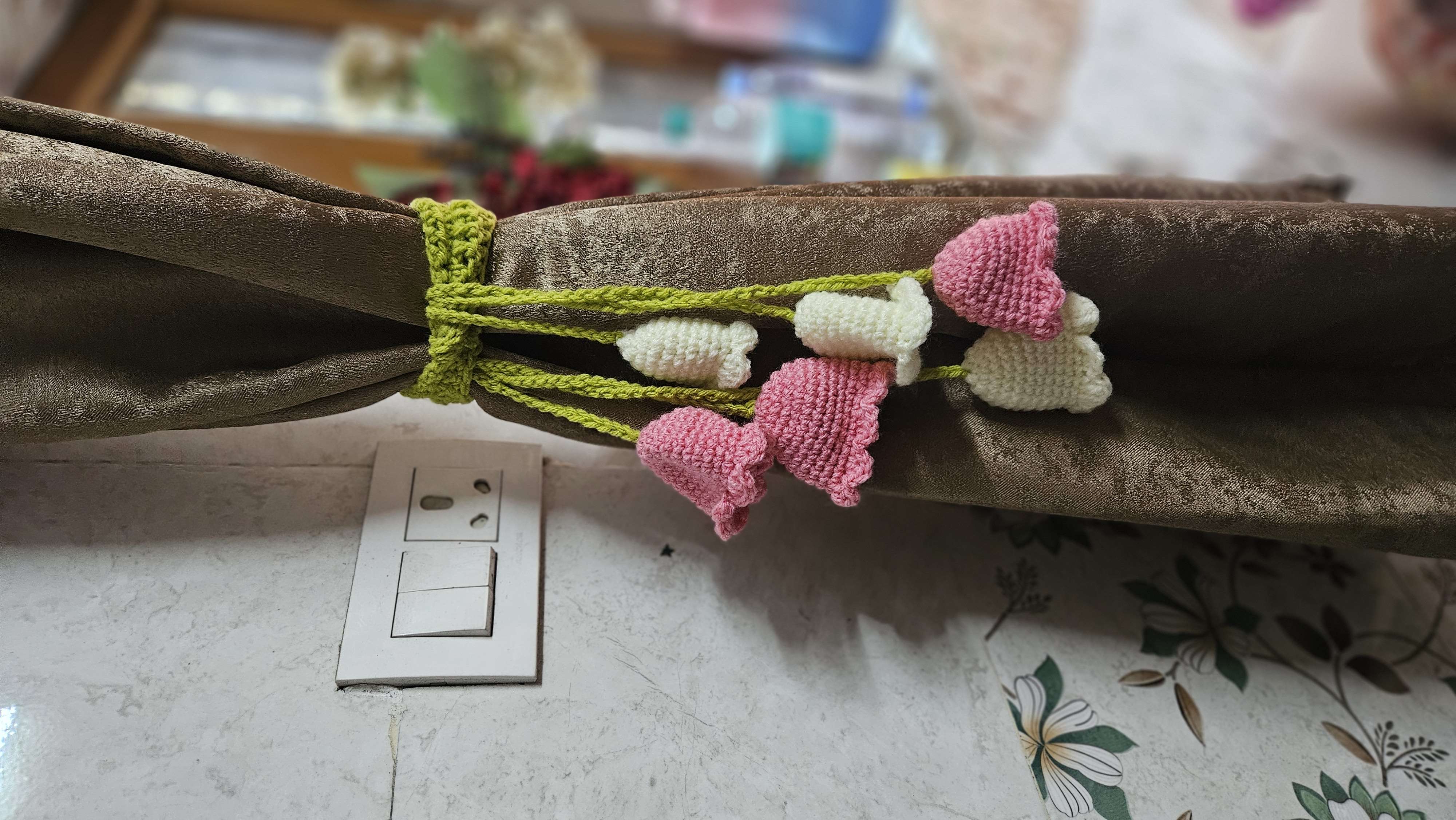 Tulip curtain ties