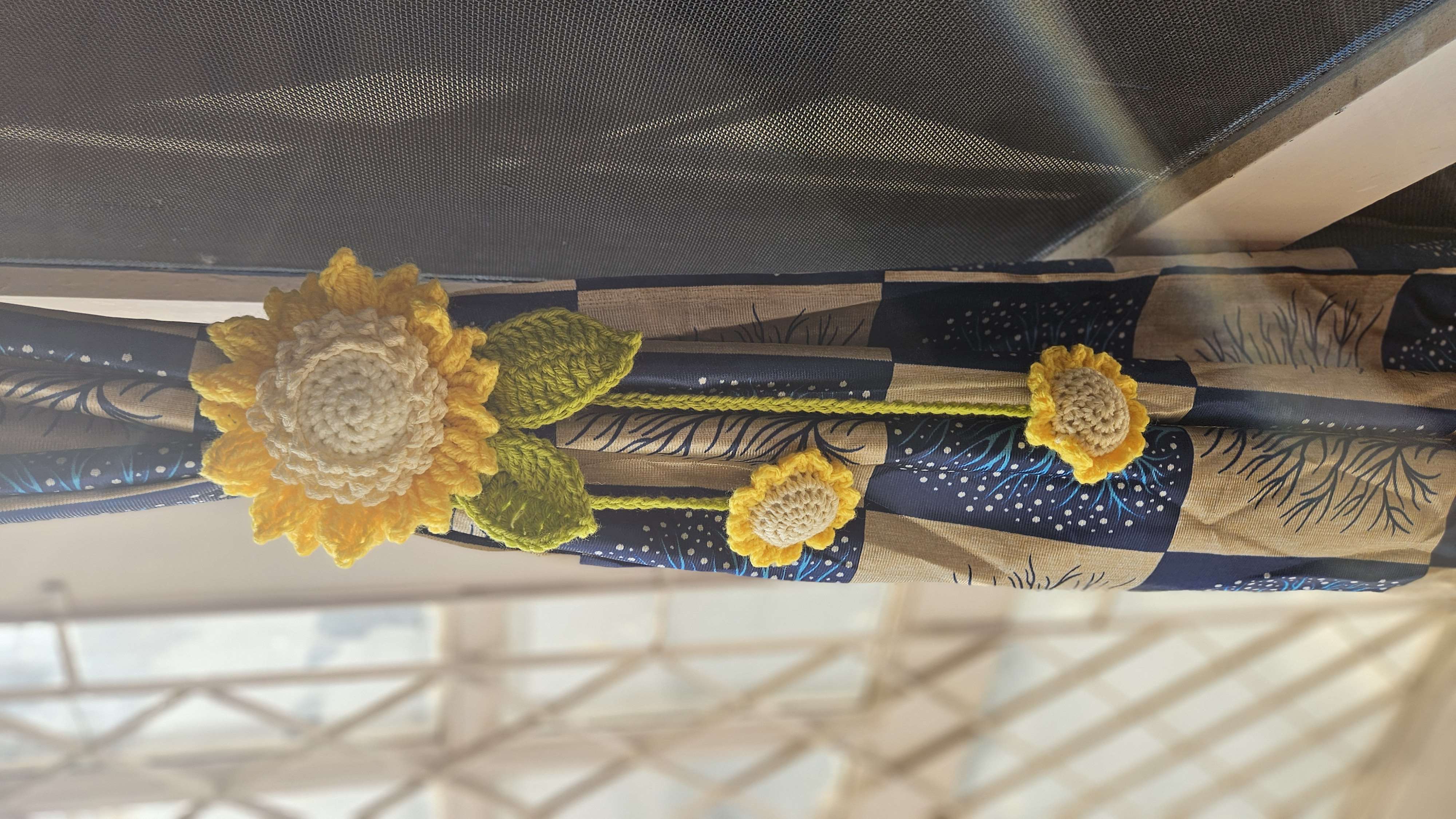 Sunflower - daisy curtain ties