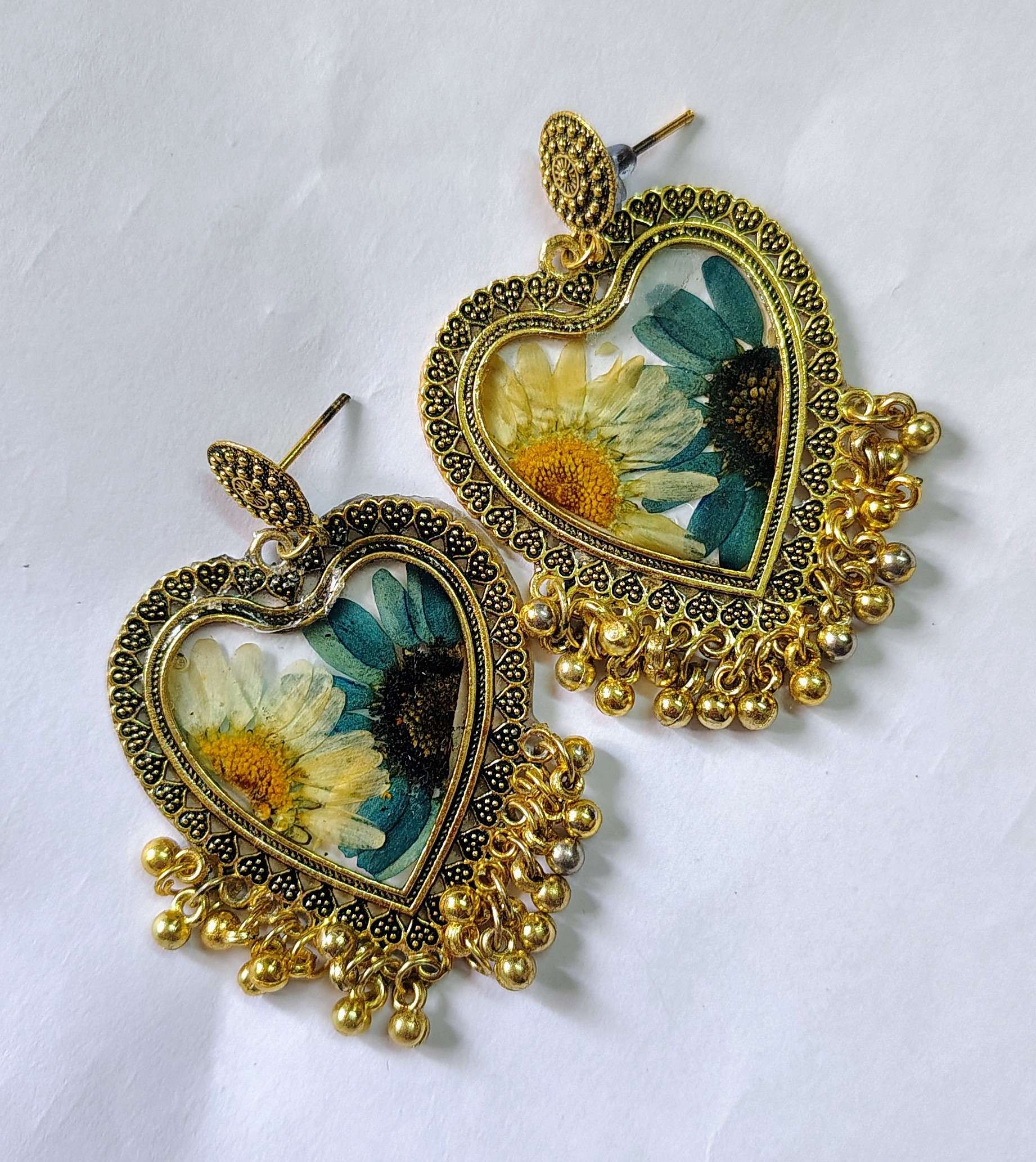 Golden Daisy Heart