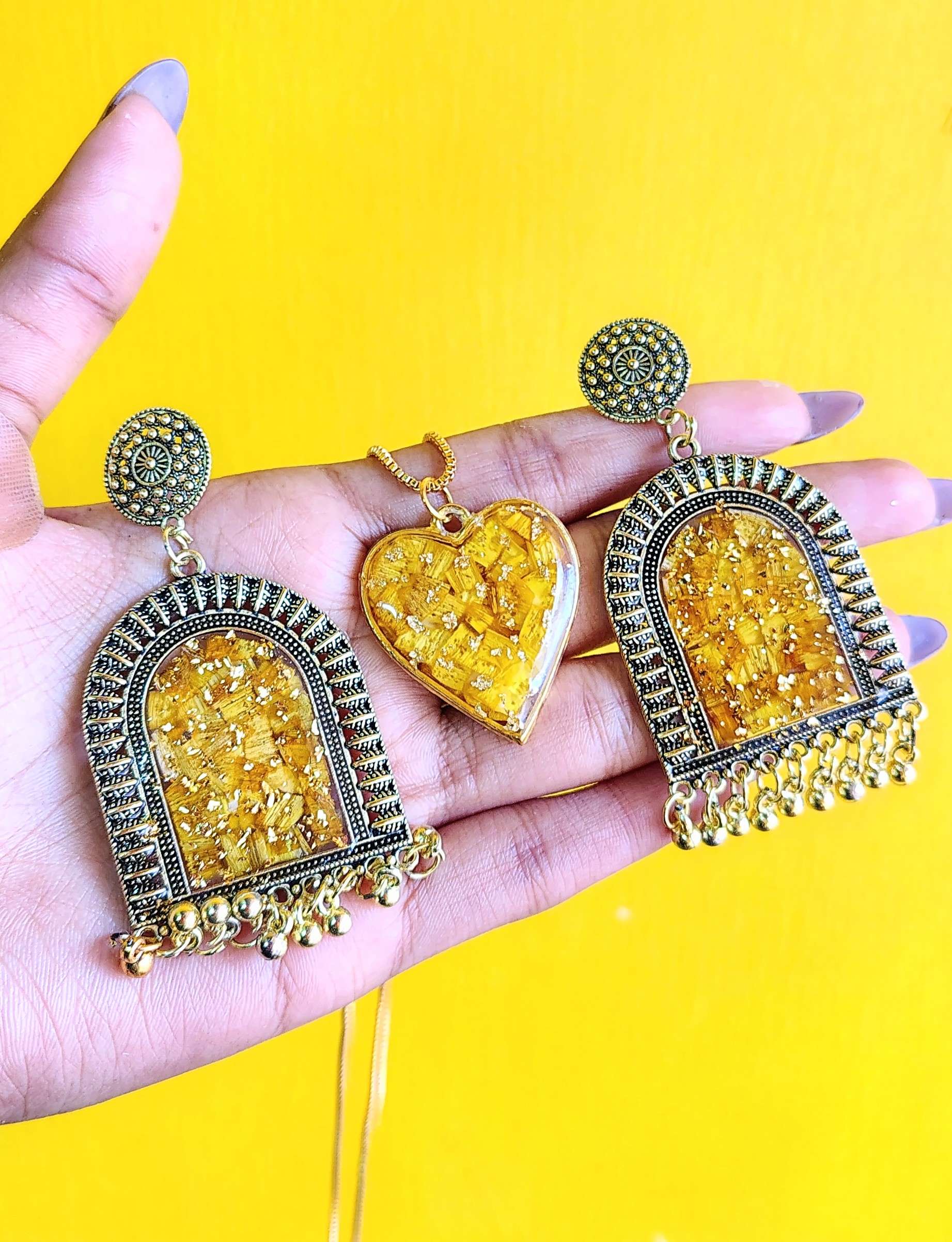 Sunehri Blossom Set 🌼✨