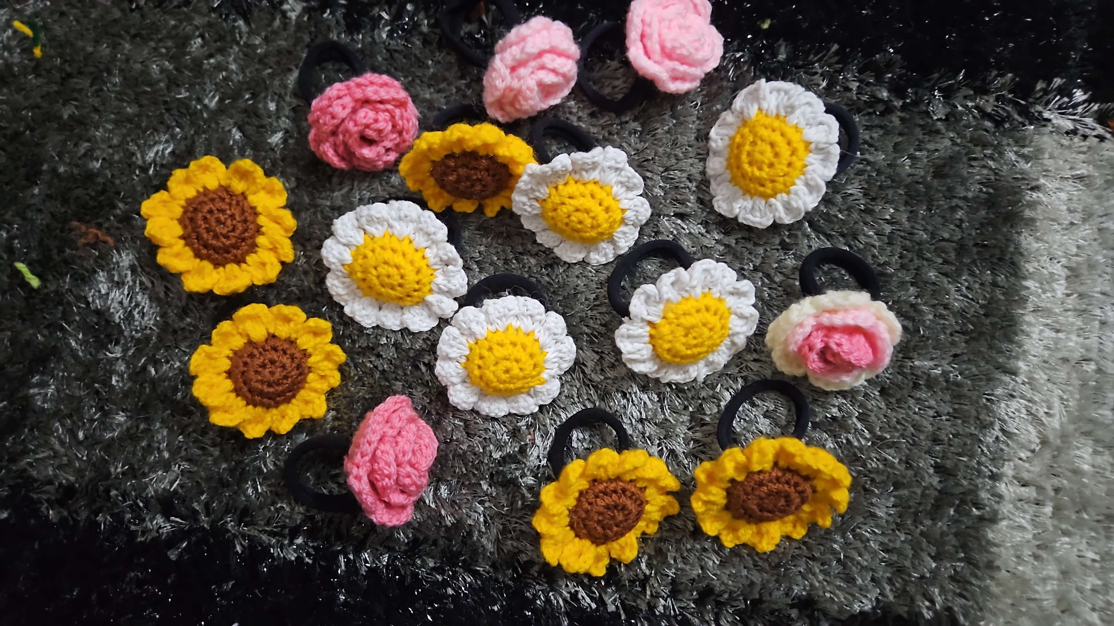 Flower rubber band