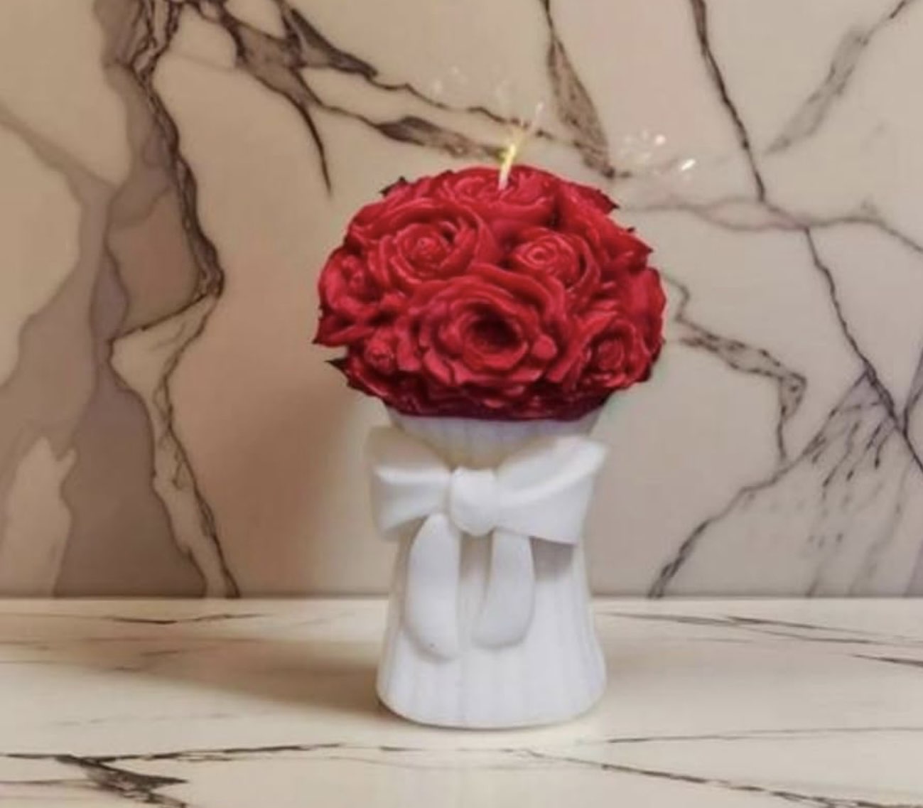 Rose bouquet candle