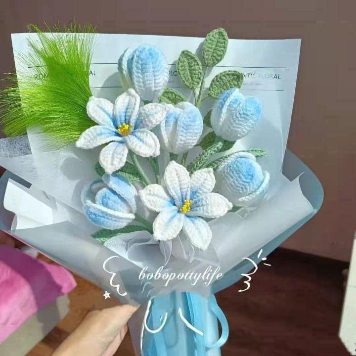 White and pastel blue boquet