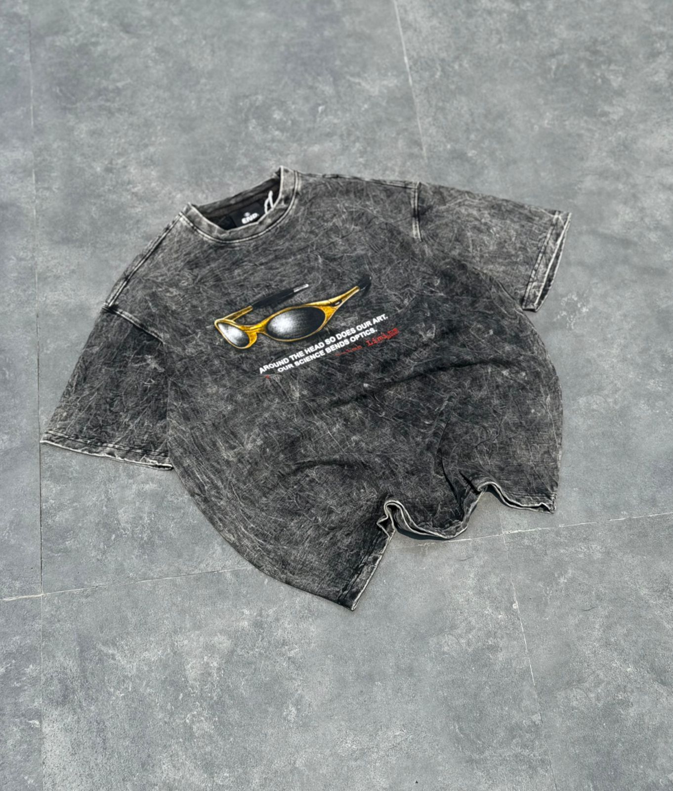 Stone Wash Graphic Tee unisex oversized- black