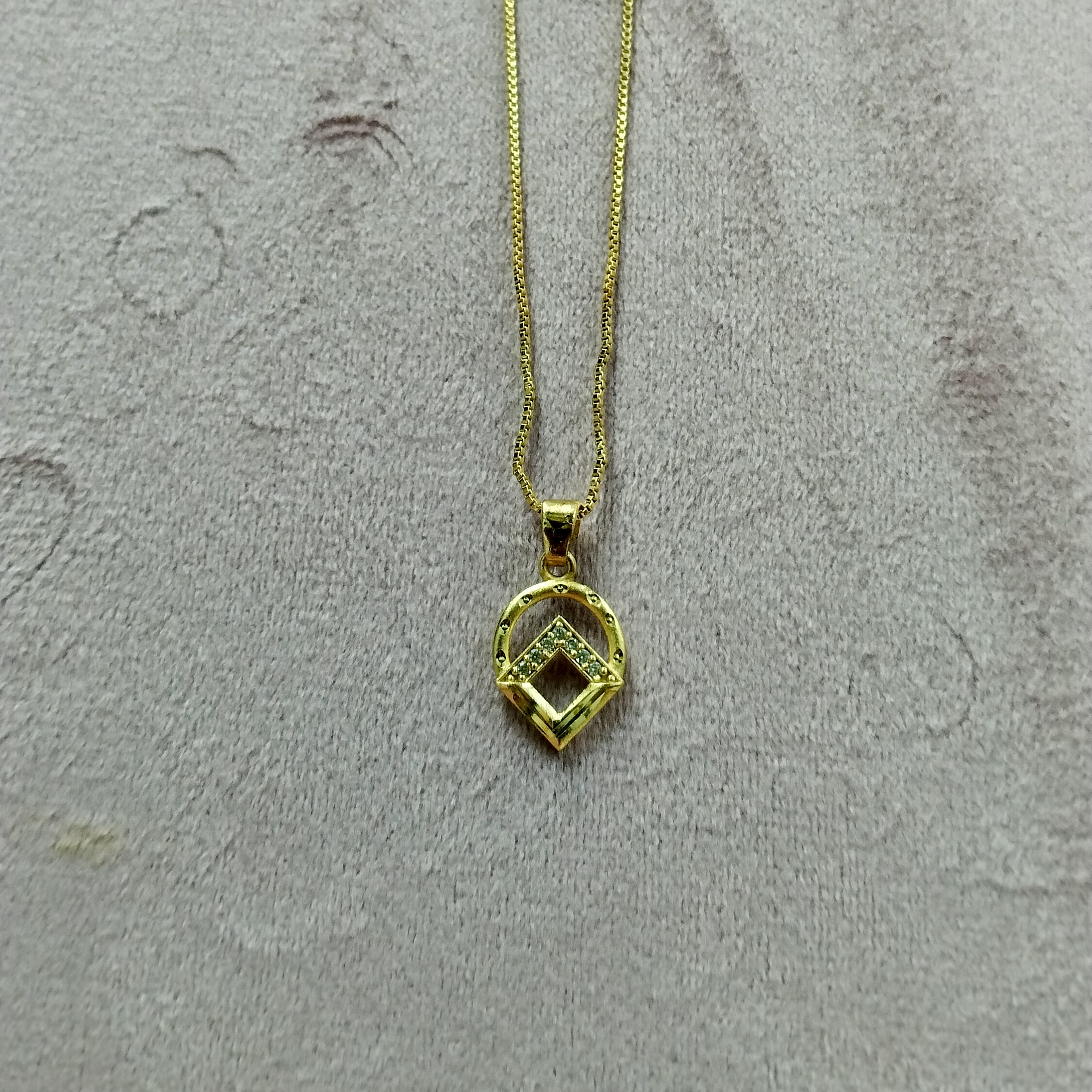 Gold Diamond Pendant Necklace