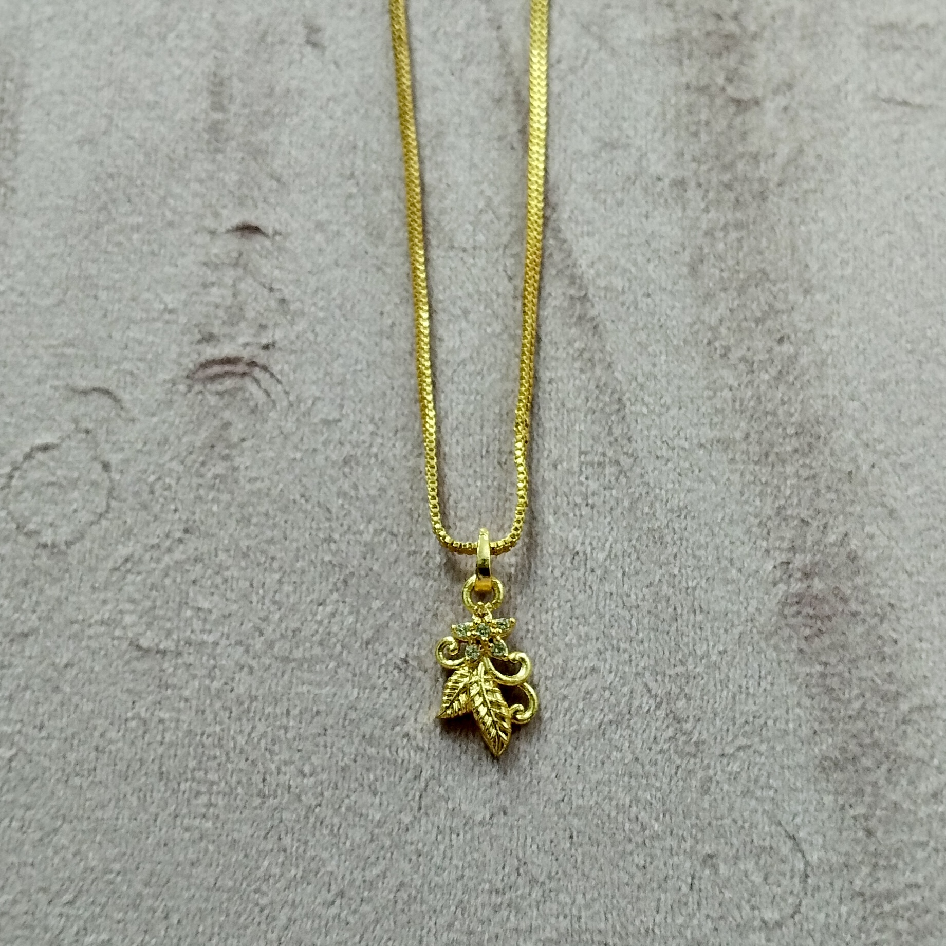 Gold Leaf Pendant Necklace