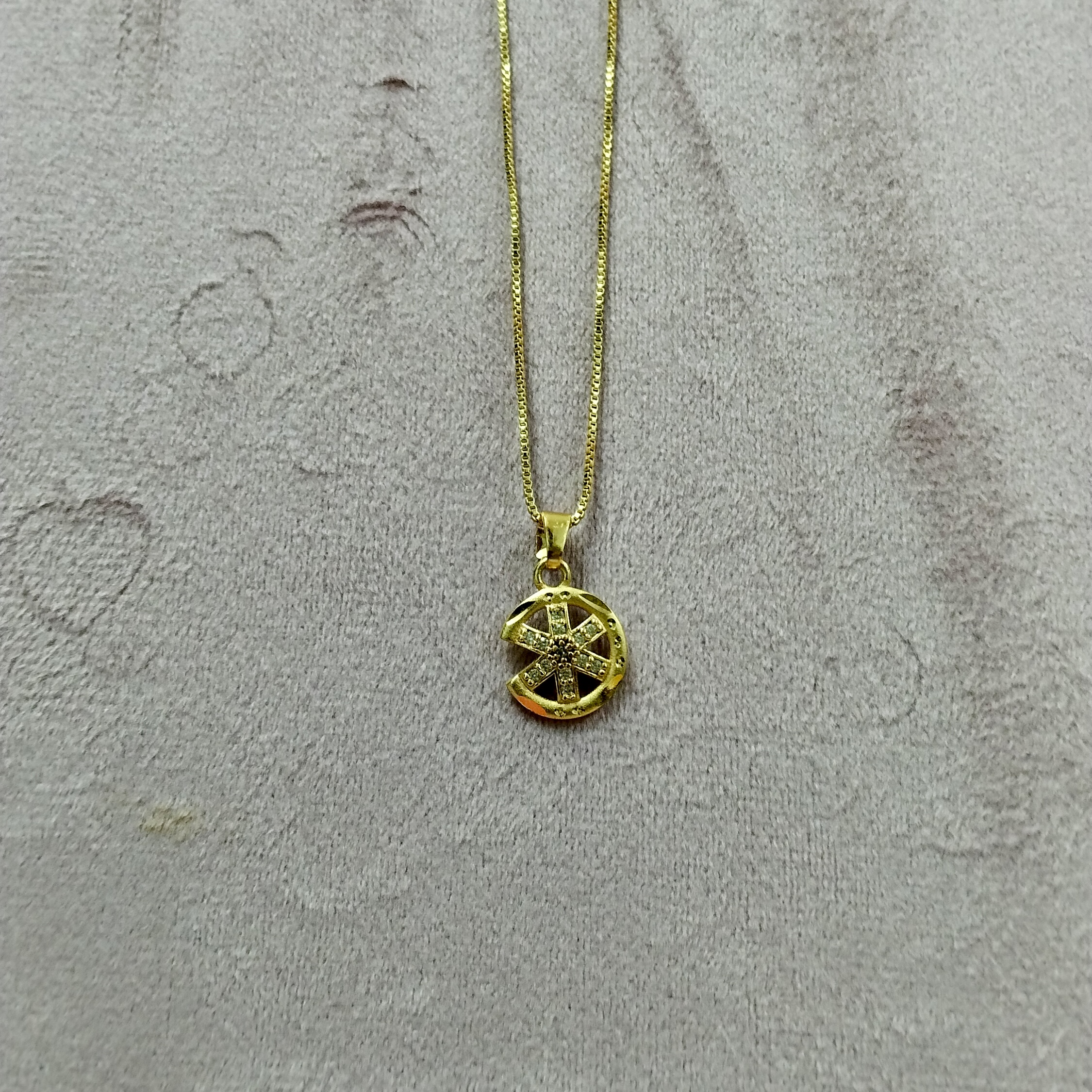 Gold Star Pendant Necklace