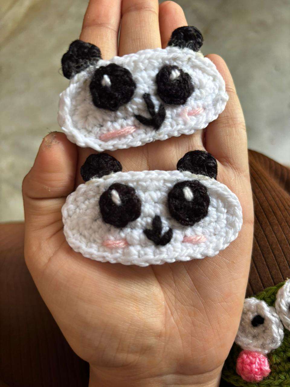 Crochet clips pair