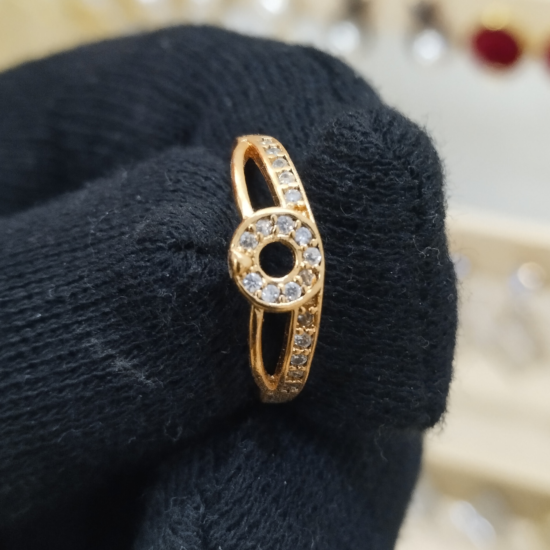 Goldee Crystal Ring