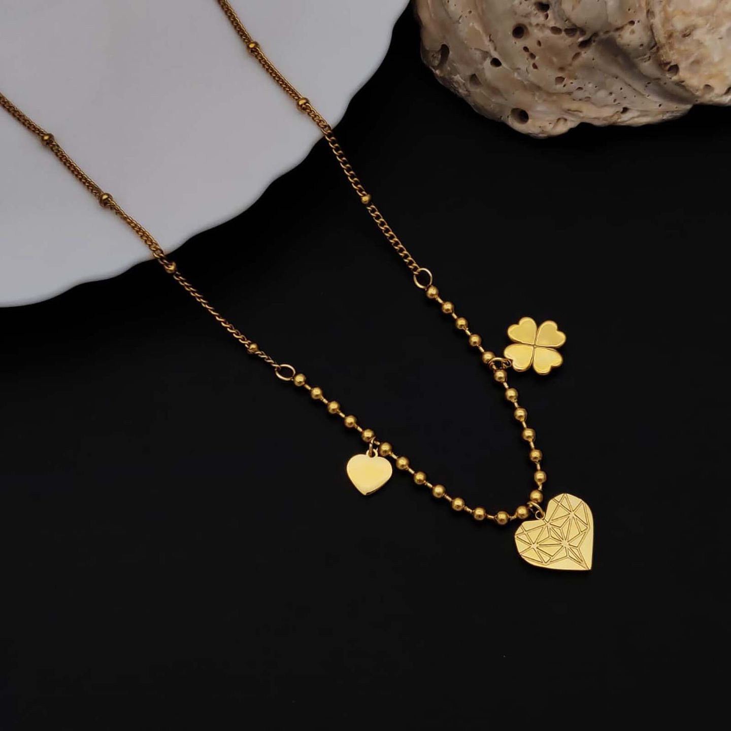 Heart and flower pendant chain