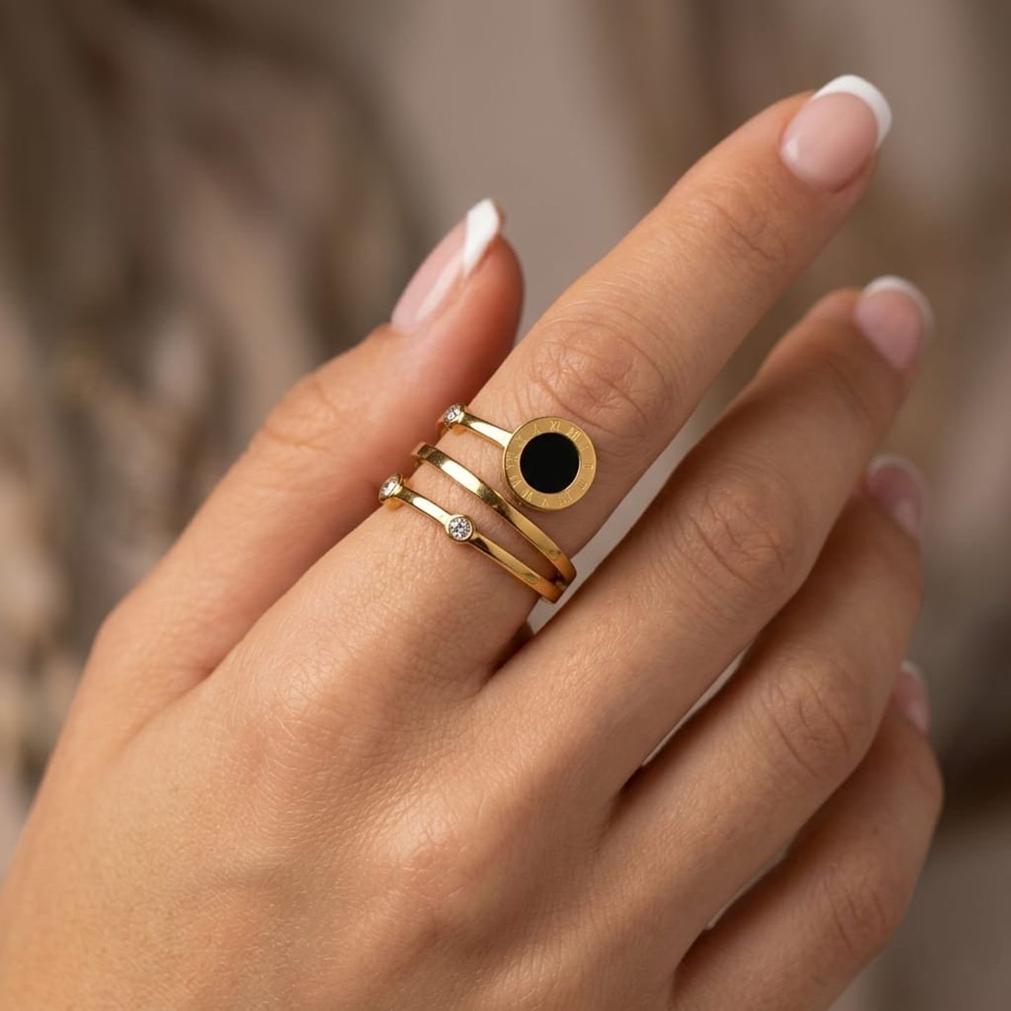Roman numerical circle finger ring