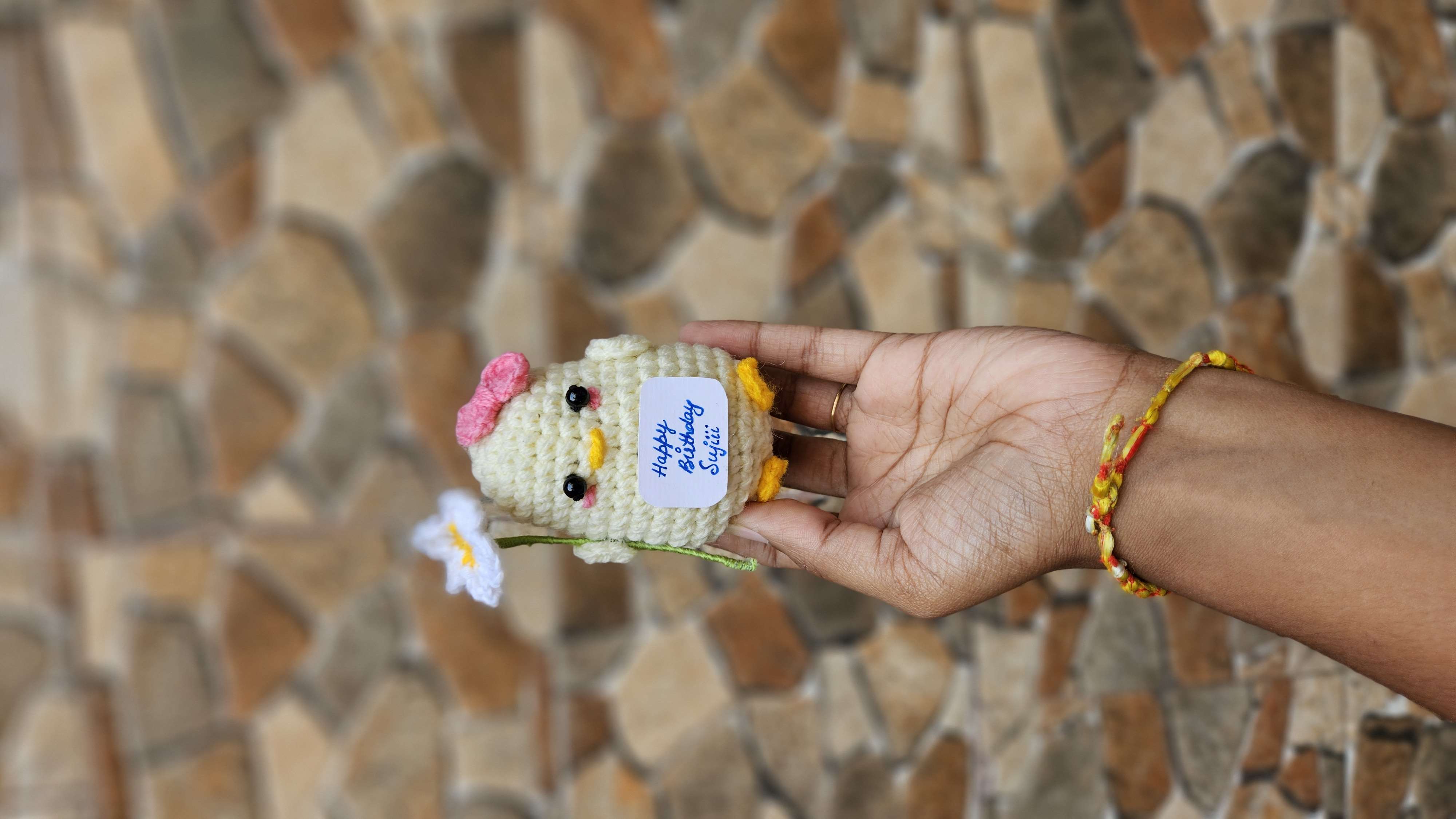 Chick with note