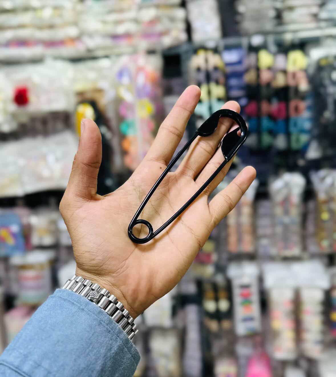 Viral hair pin (Black) safety pin style thumbnail 2