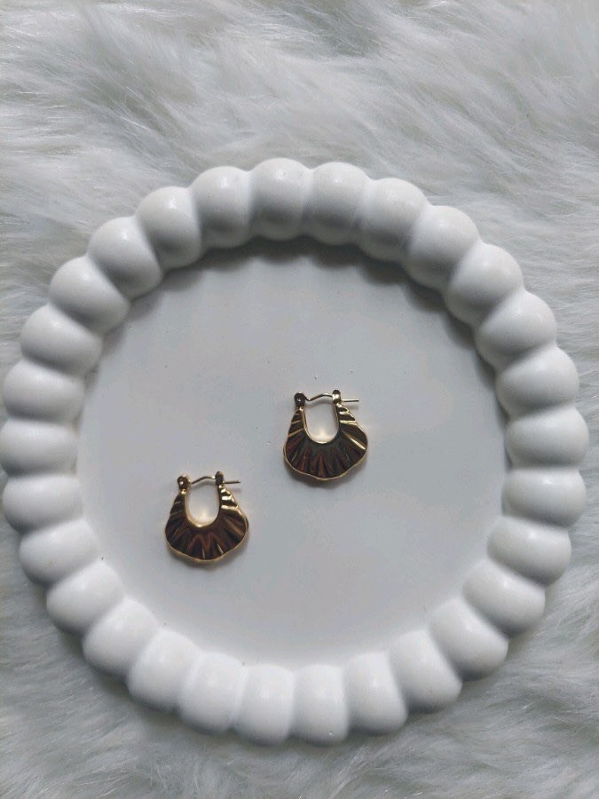 Purse style hoops