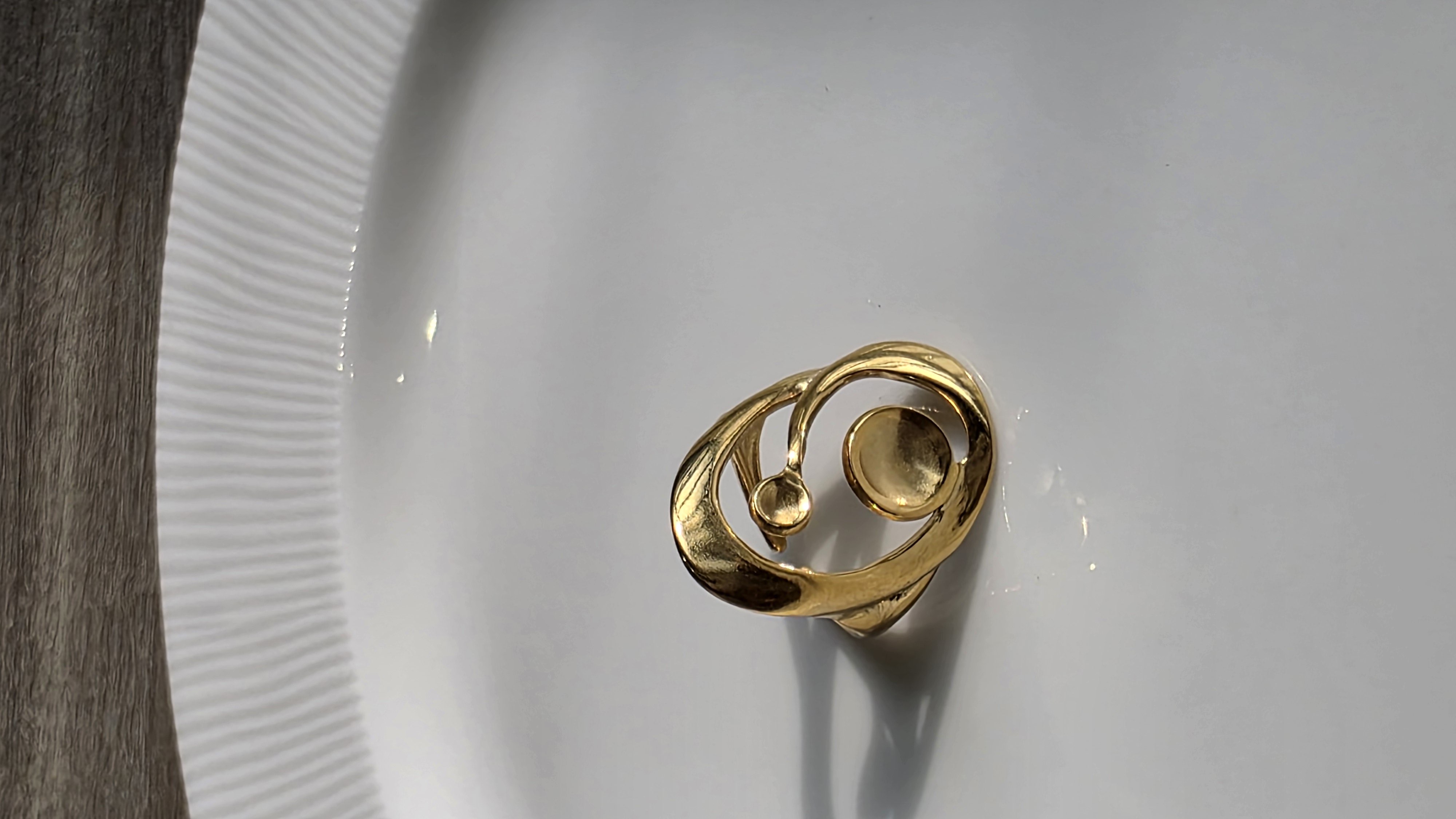 Oval shaped ring thumbnail 2
