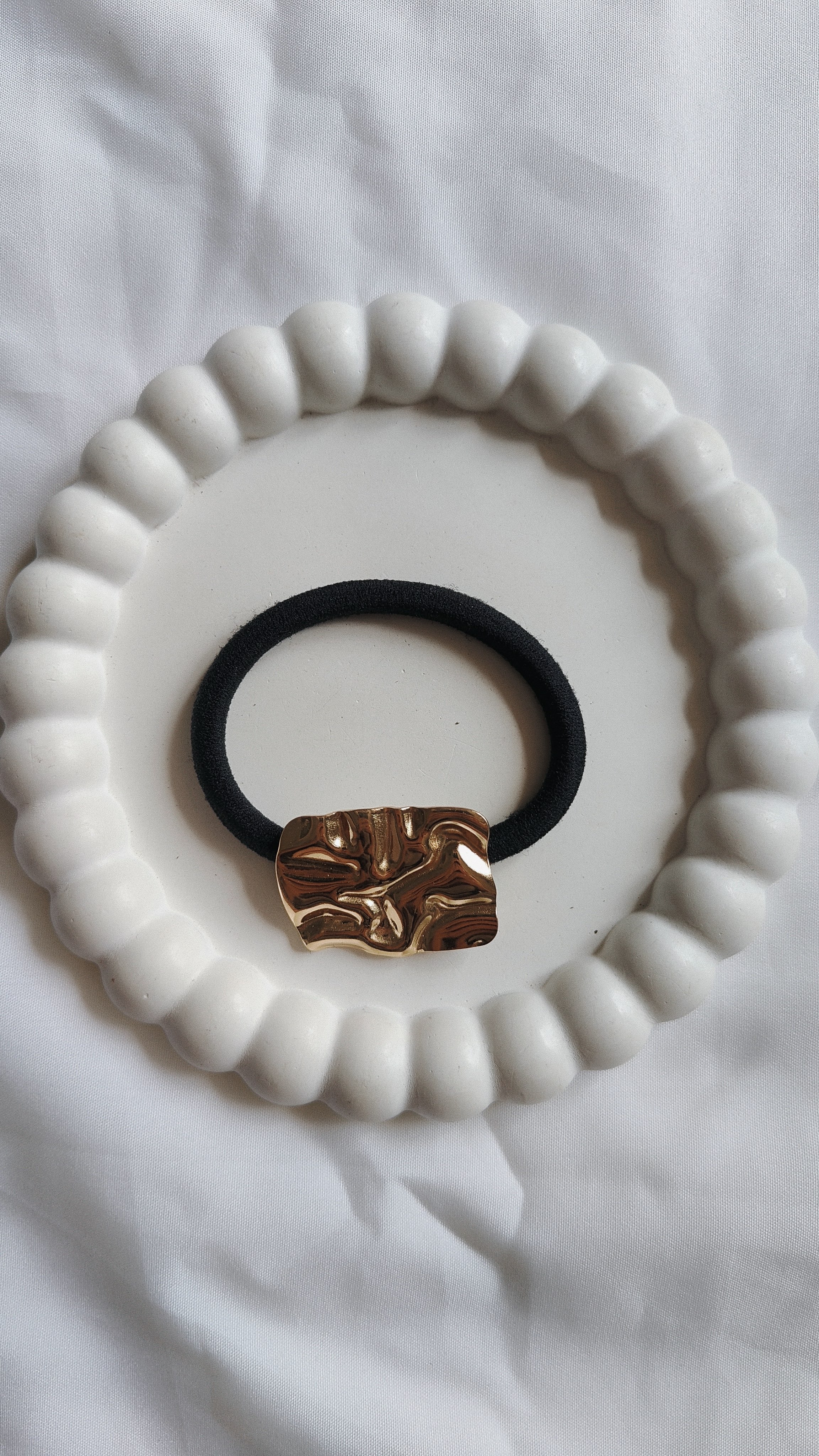 Textured rectangular hair tie