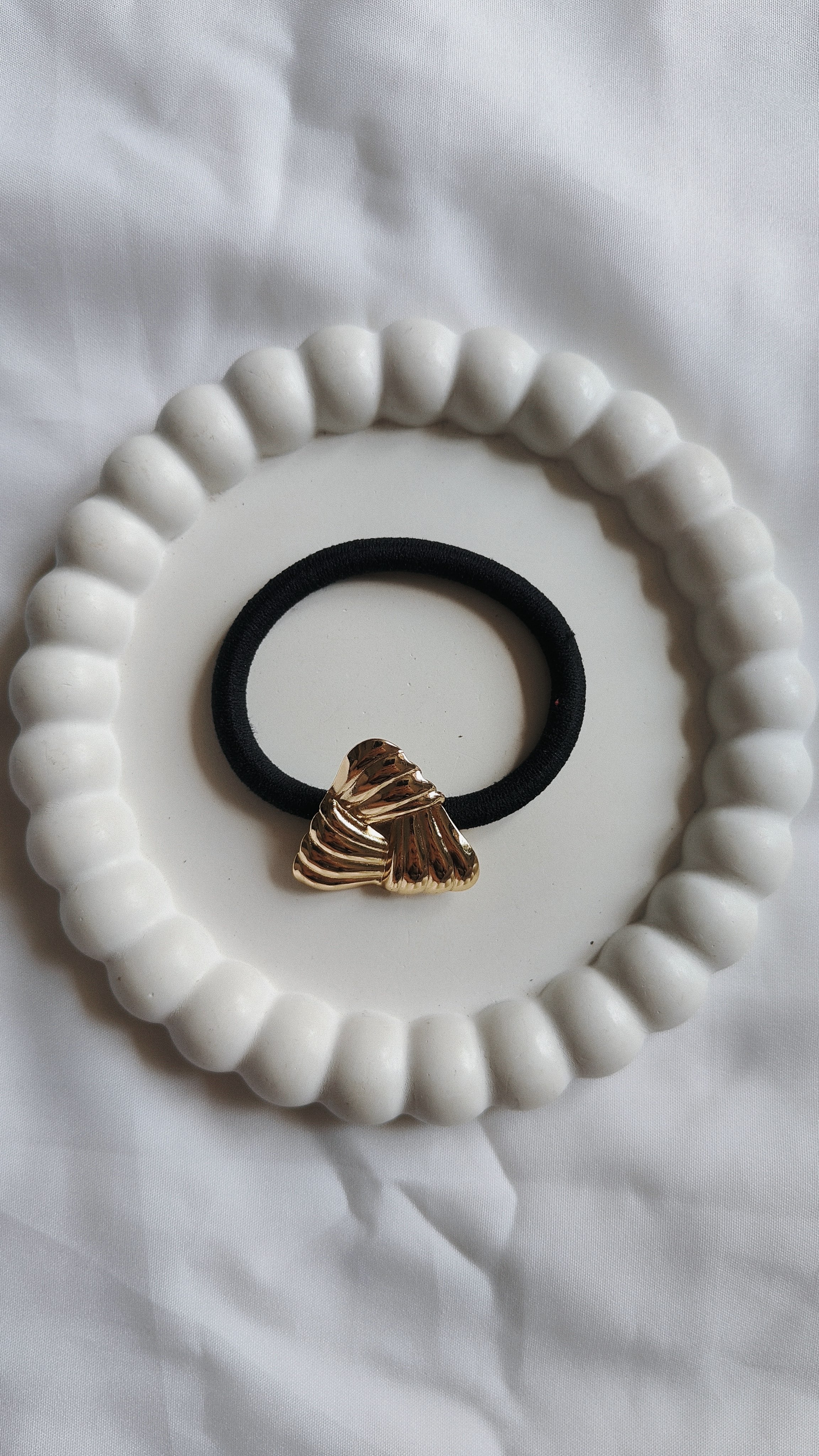 Triangular hair tie