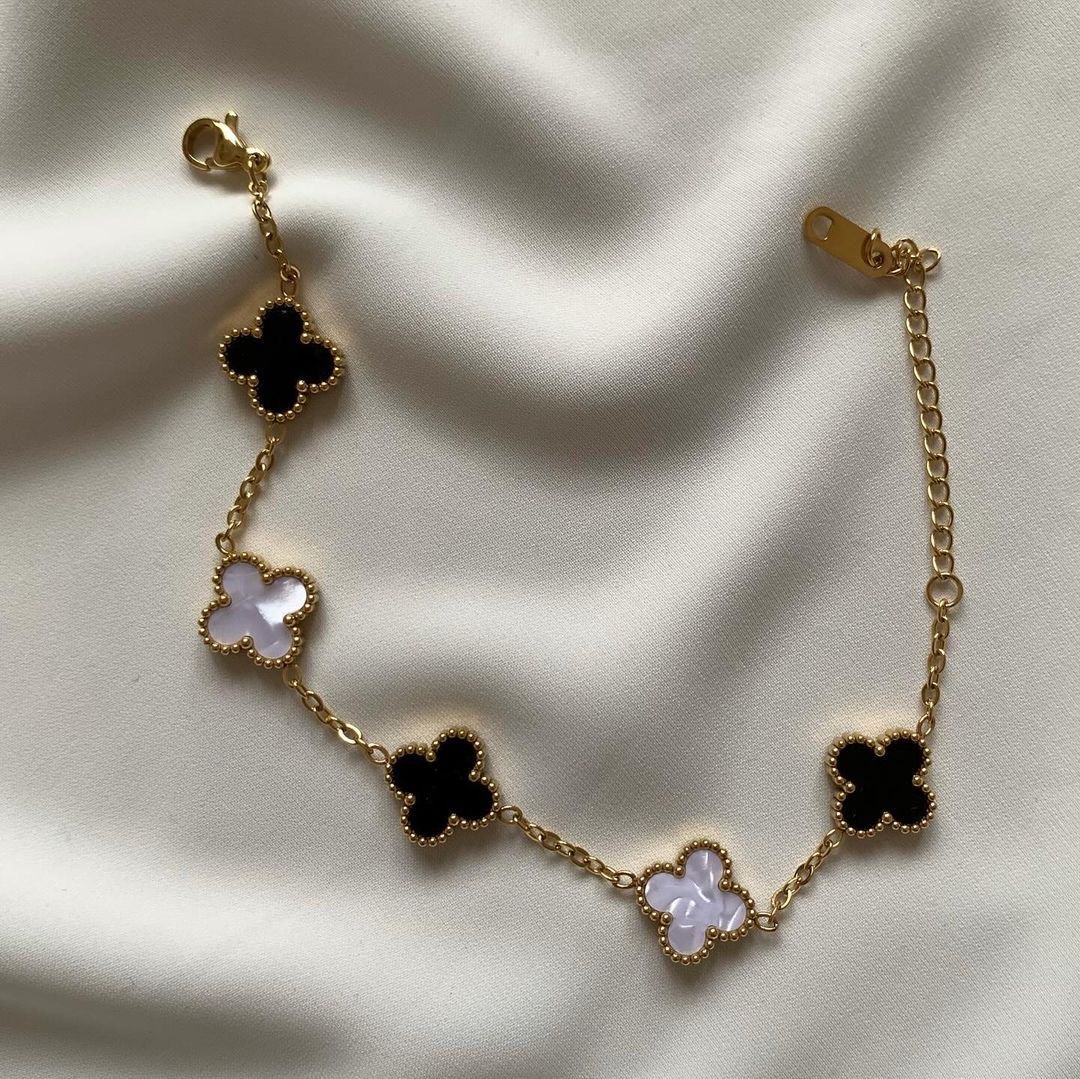 Reversible clover bracelet