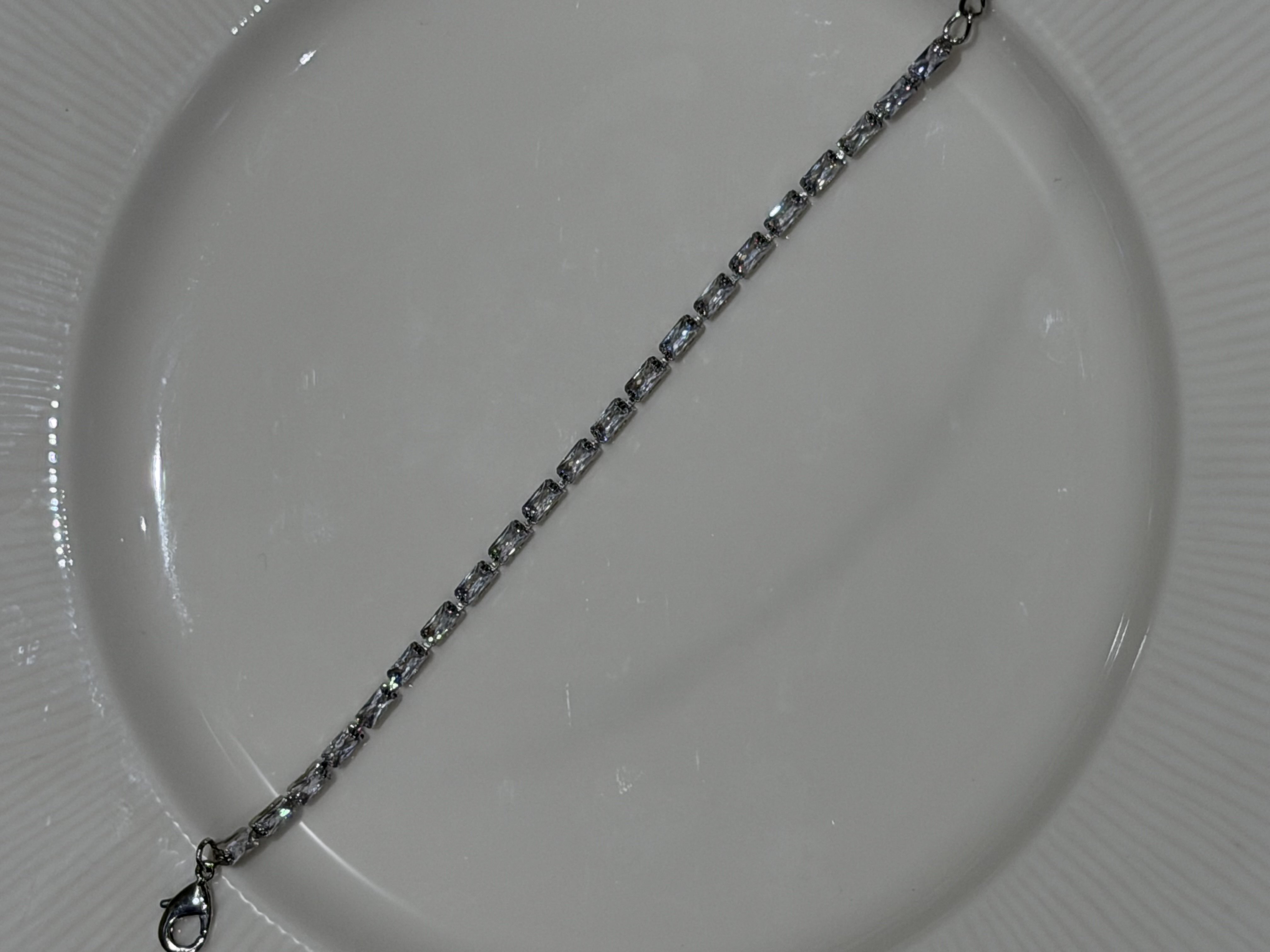Vertical rectangular tennis bracelet