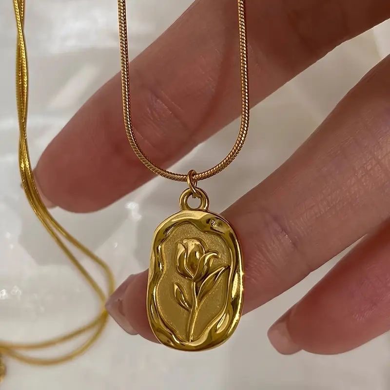 Rose pendant neck chain thumbnail 2