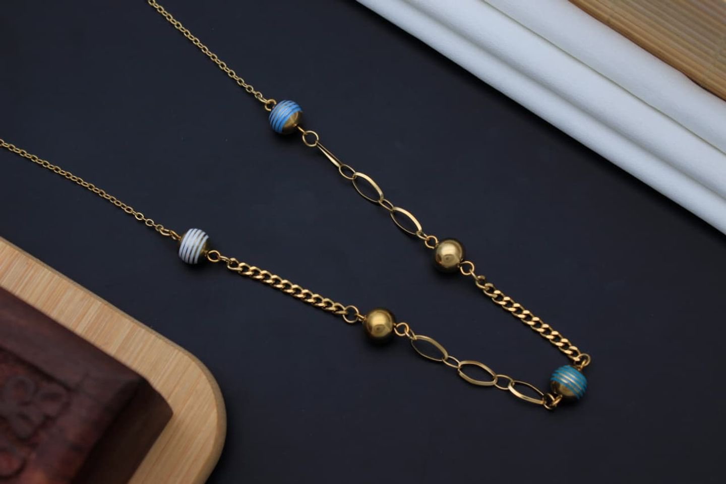 Blue shaded circle chain