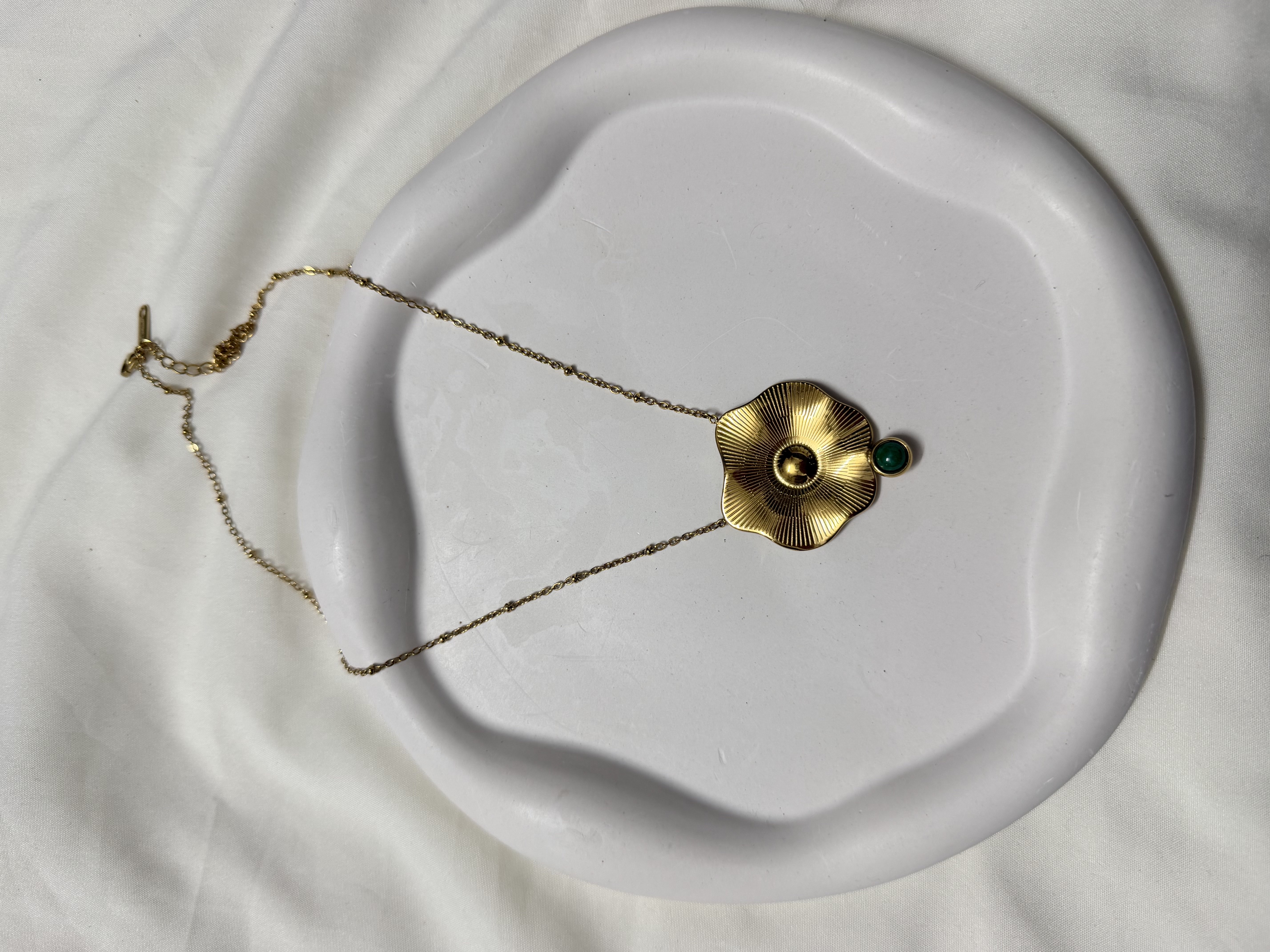Flower with drop (green) stone