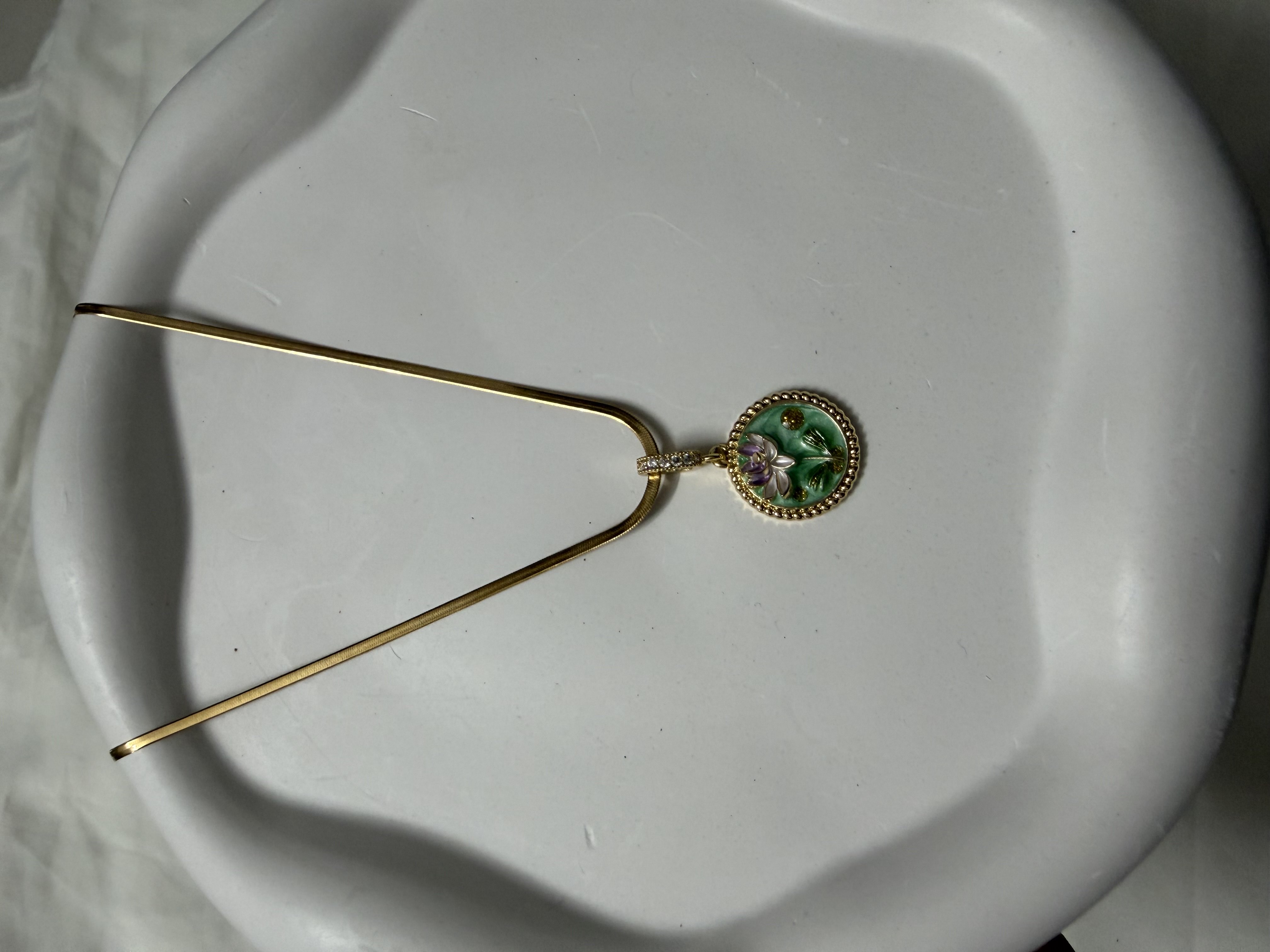 Lotus pendant