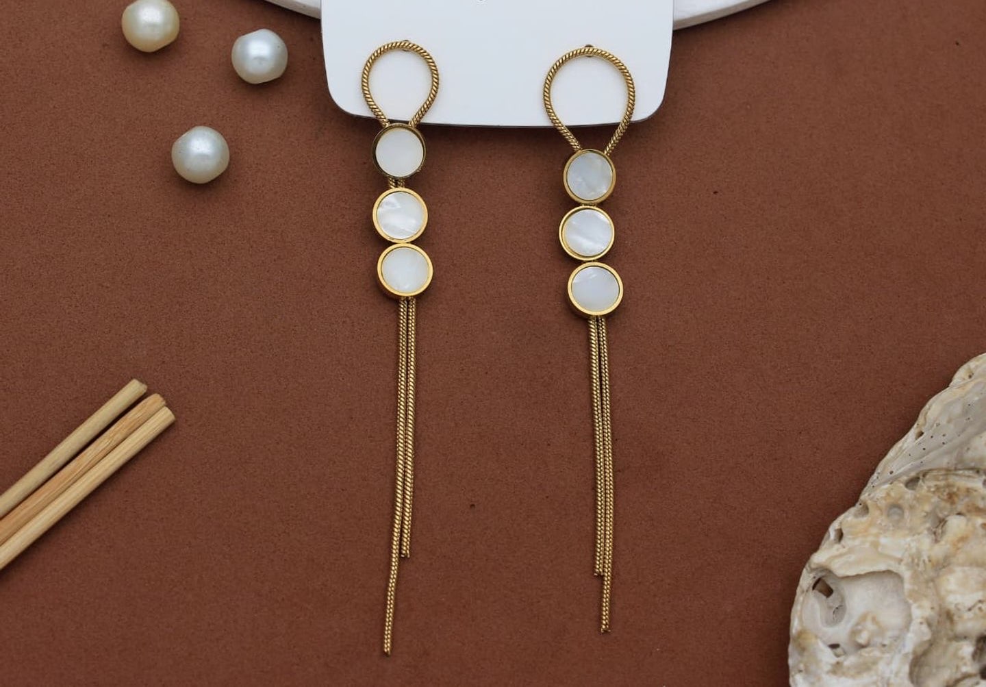 Elegant elongated earrings