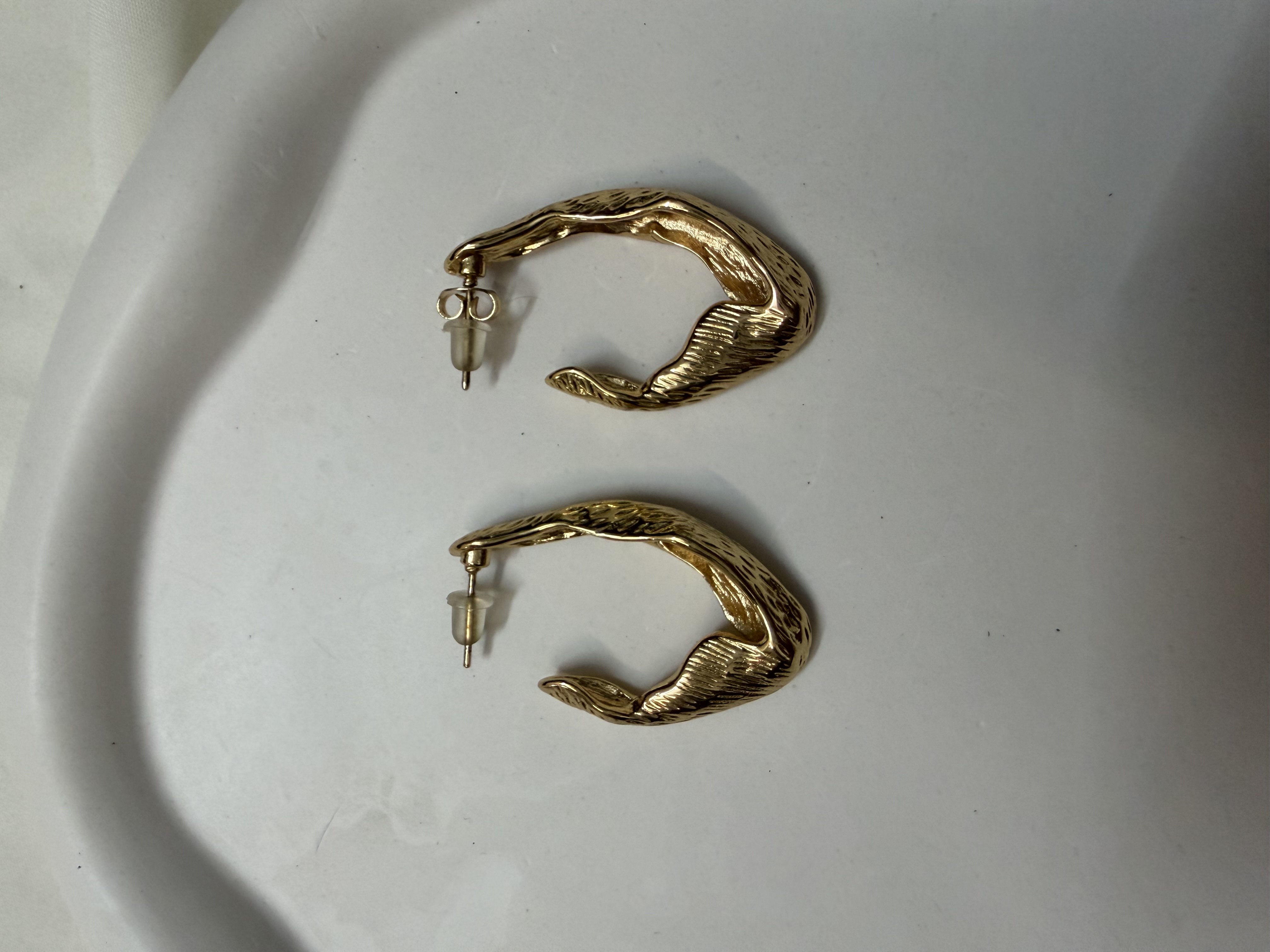 Irregular U arc hoops