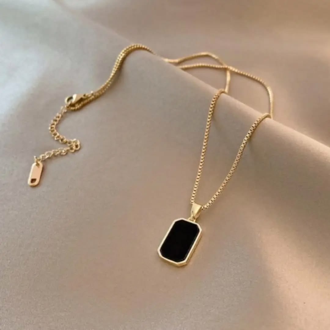Rectangular black pendant