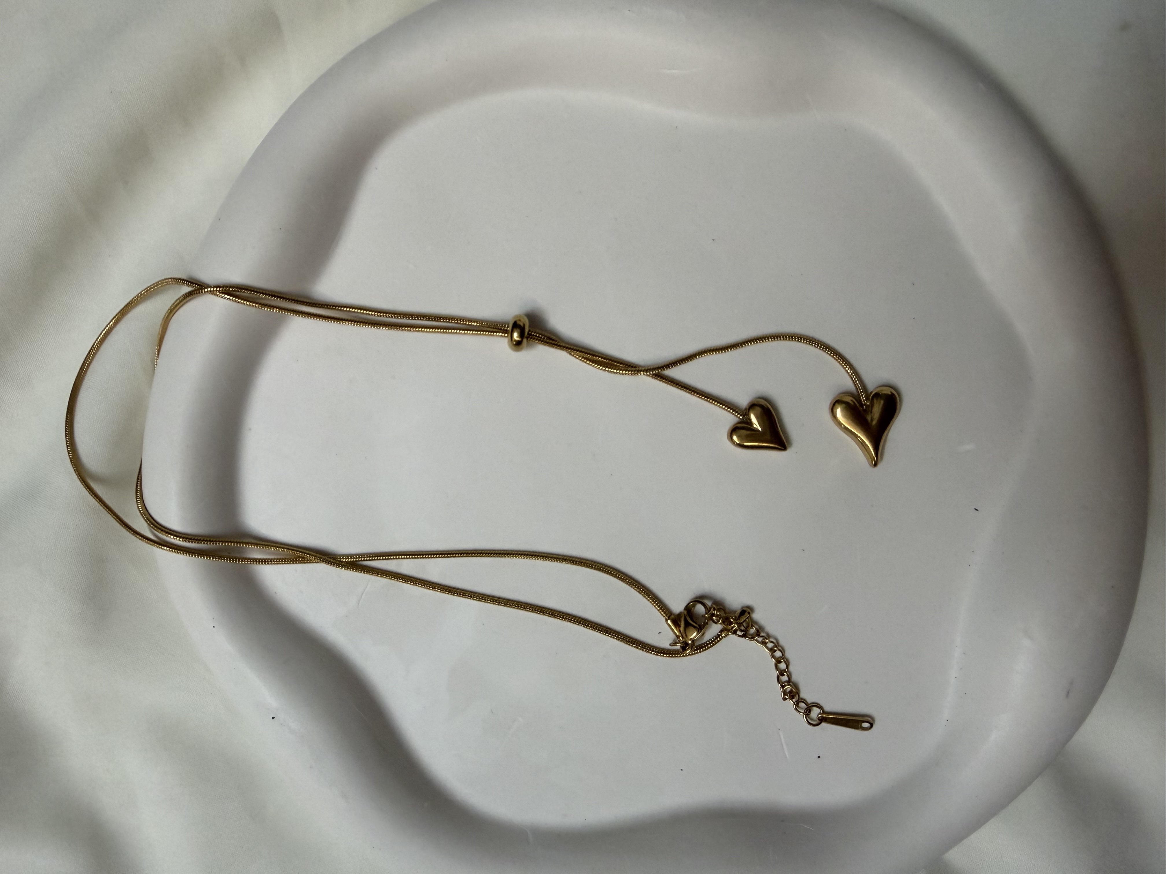 Dangling heart necklace