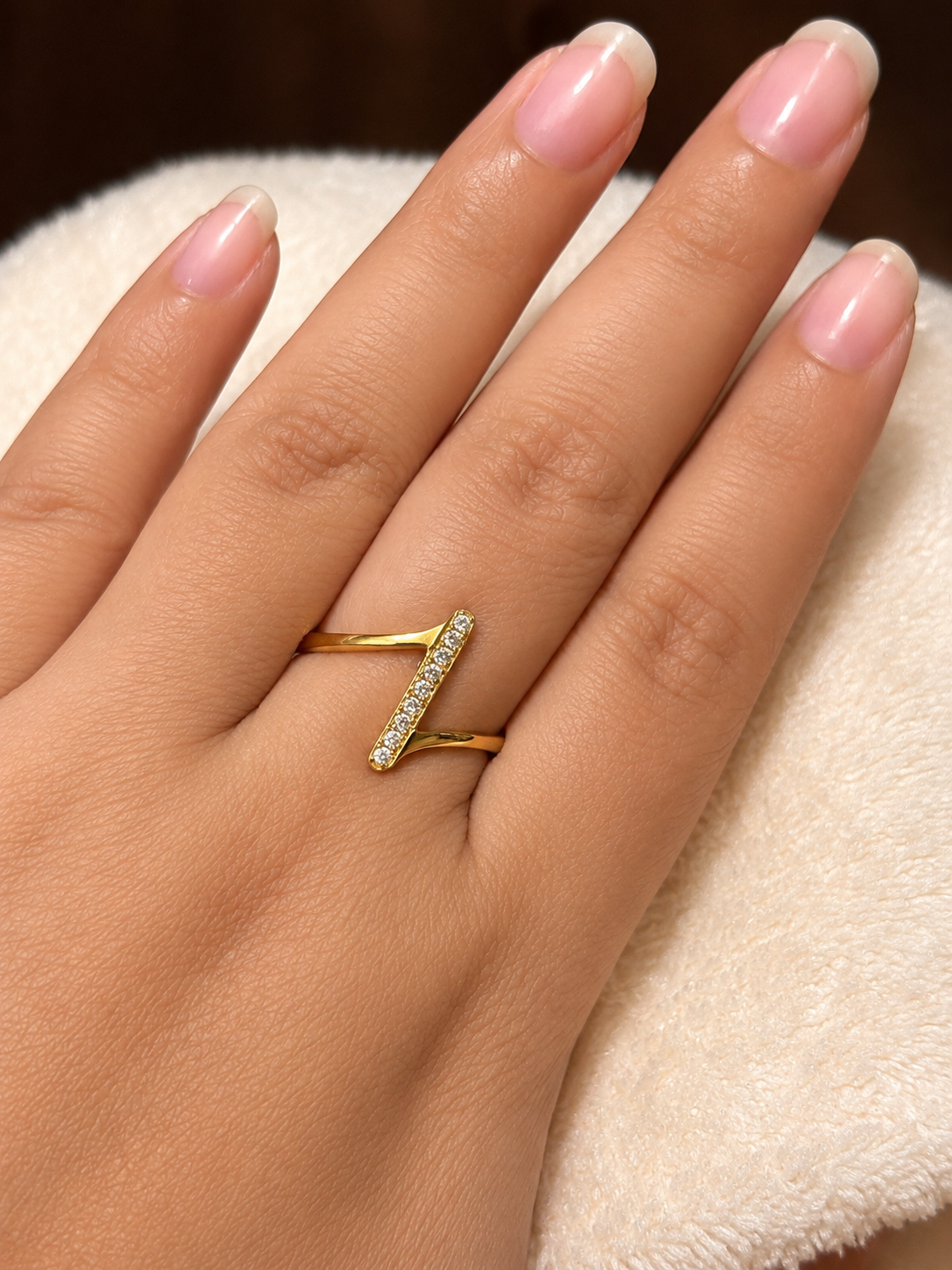 Elegant Gold Bar Ring