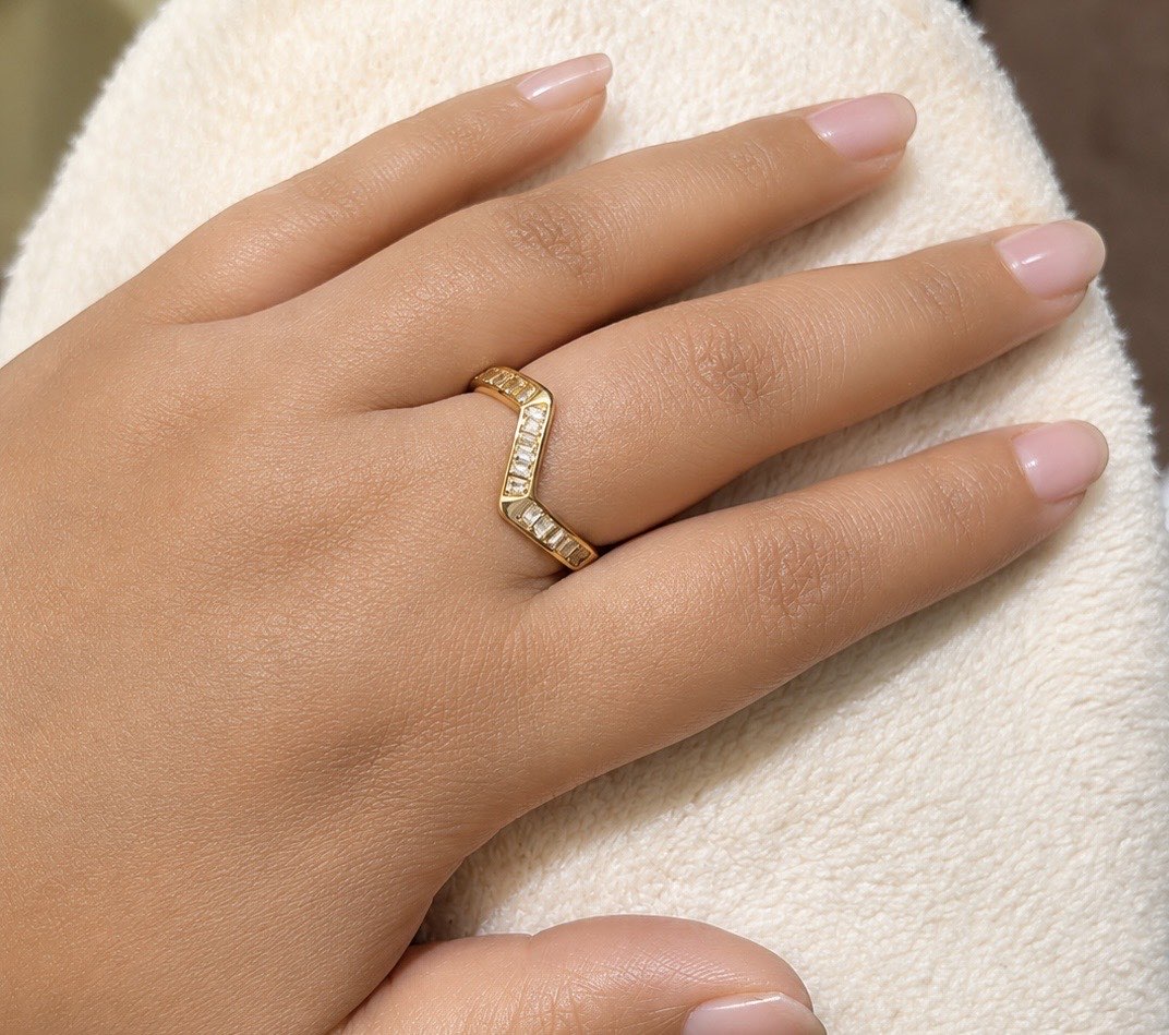 Elegant V-Shaped Ring