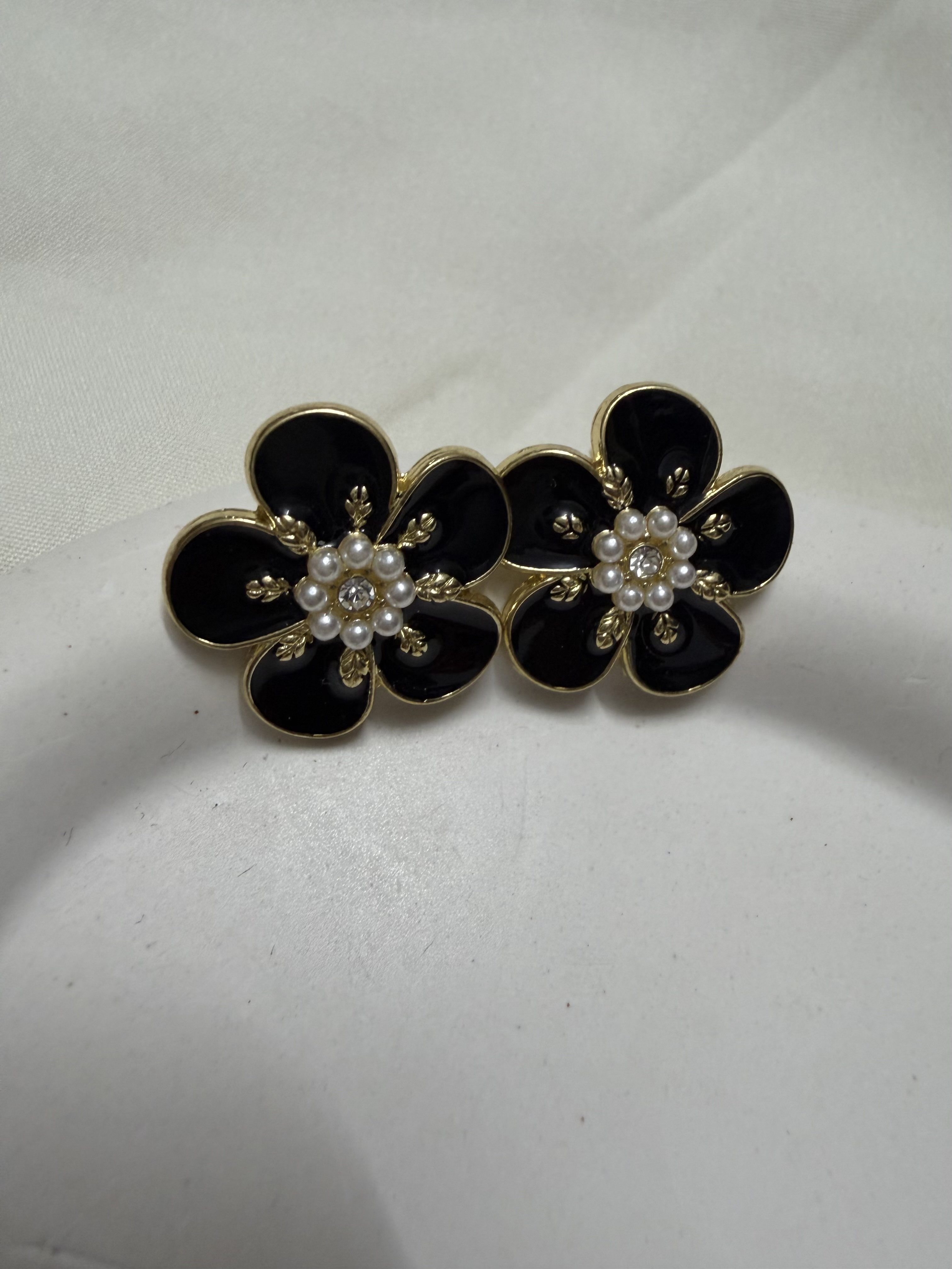 Five petalled flower studs