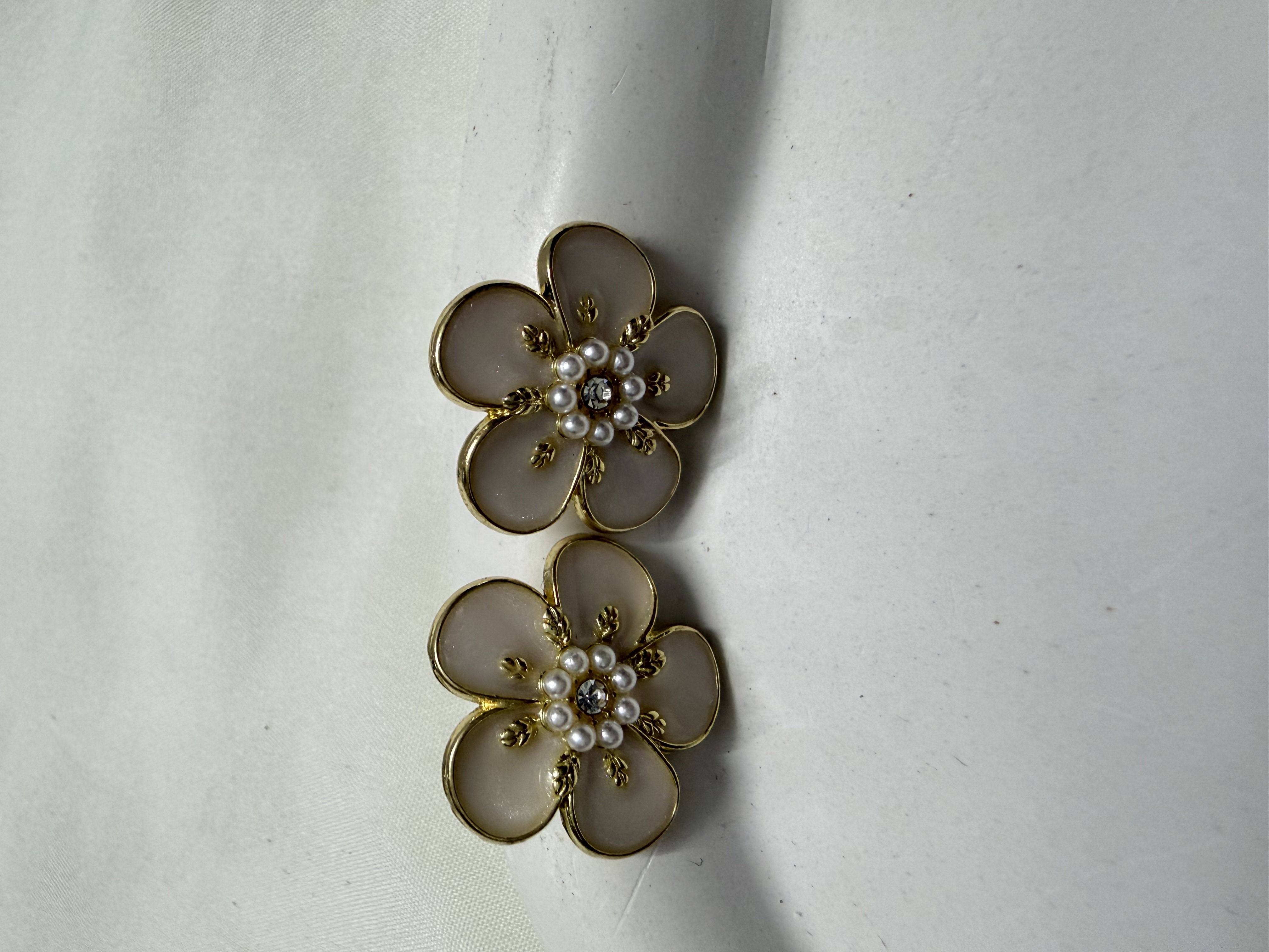 Five petalled flower studs thumbnail 2