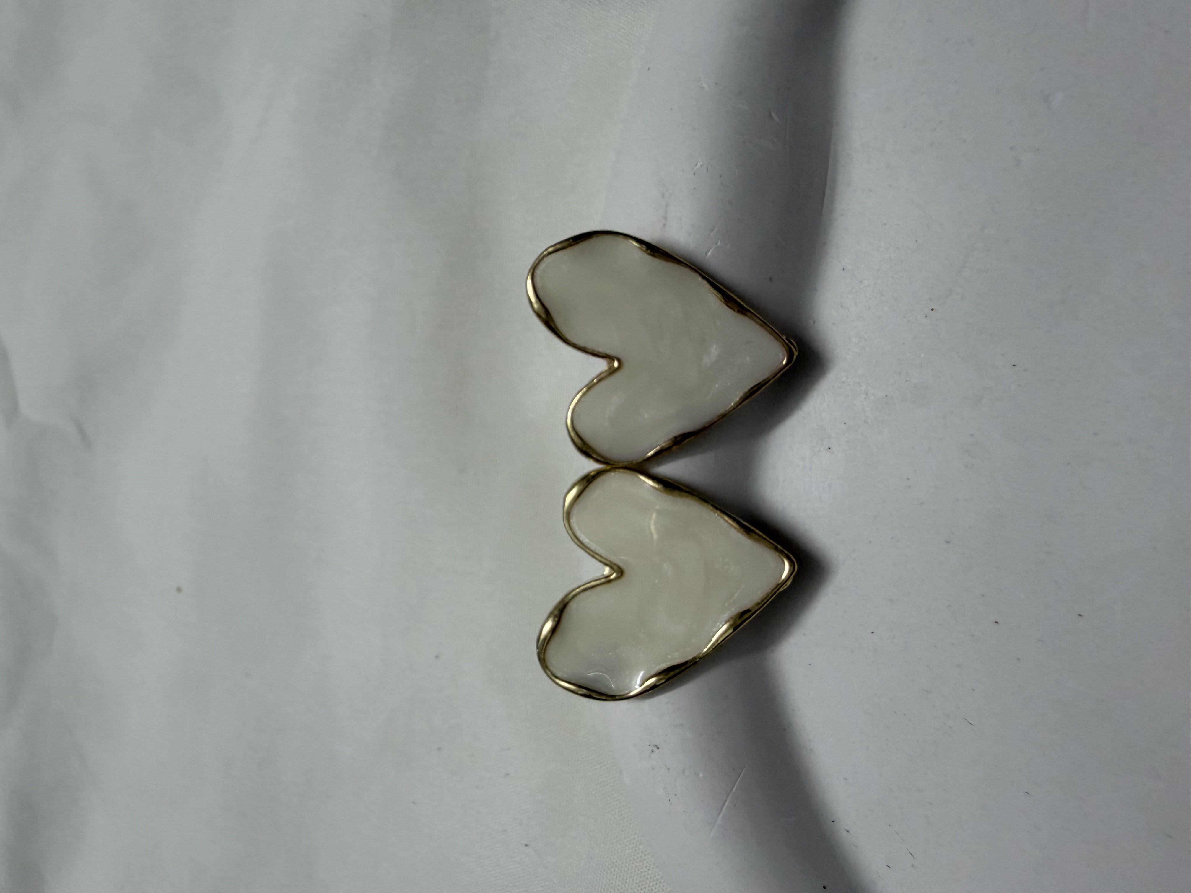 Enamel heart studs