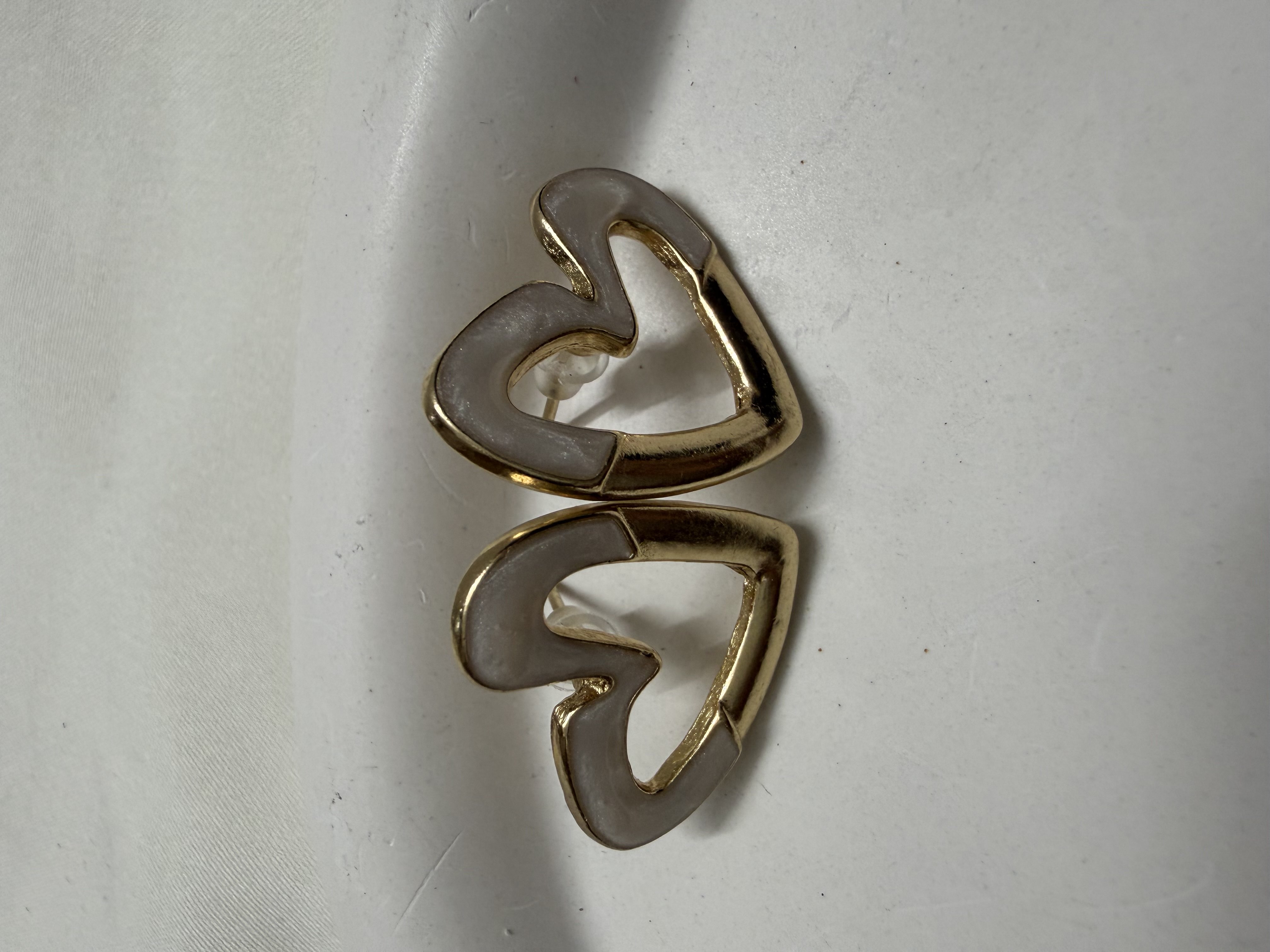 Enamel gold heart studs