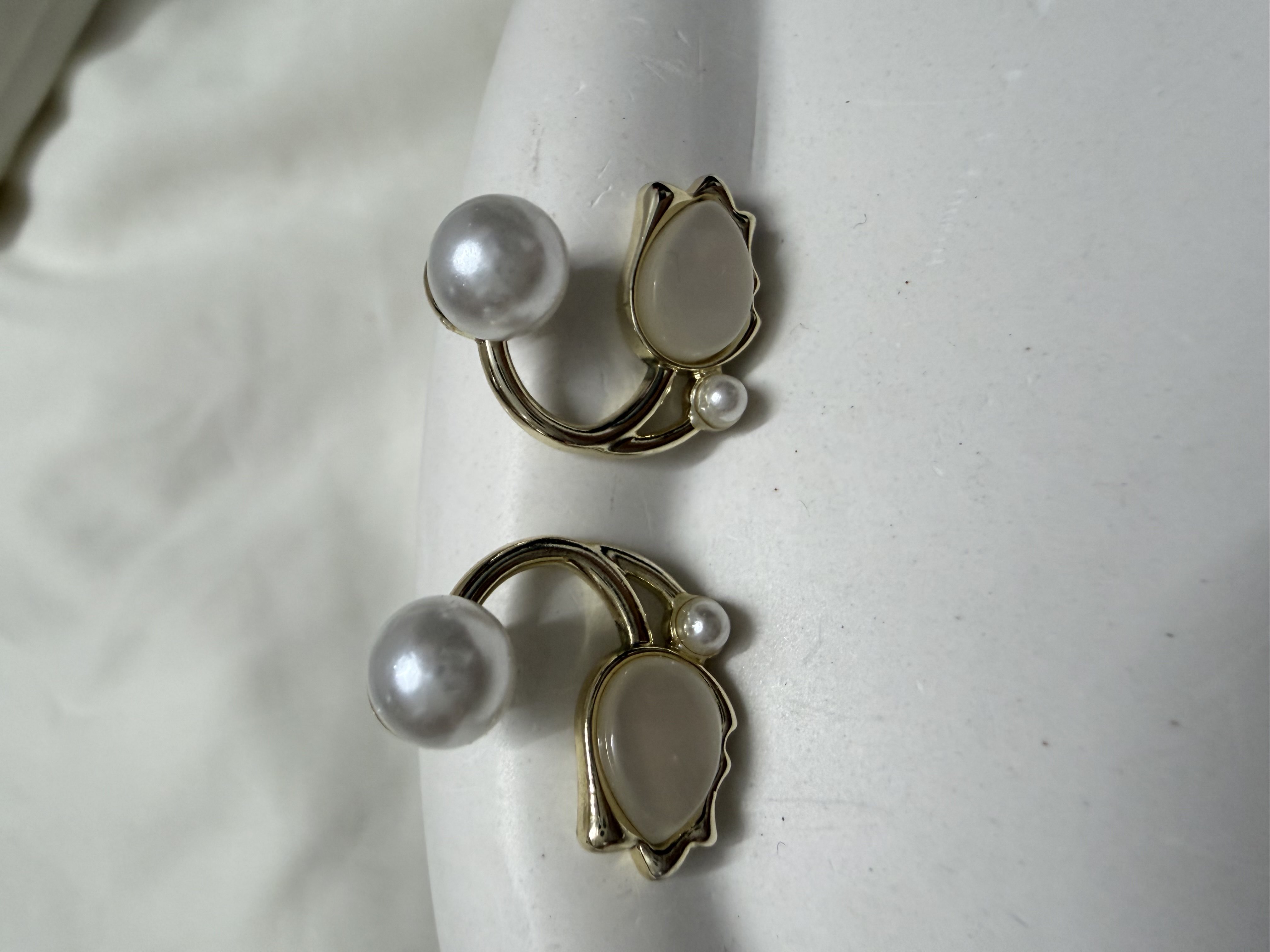 Tulip pearl stud