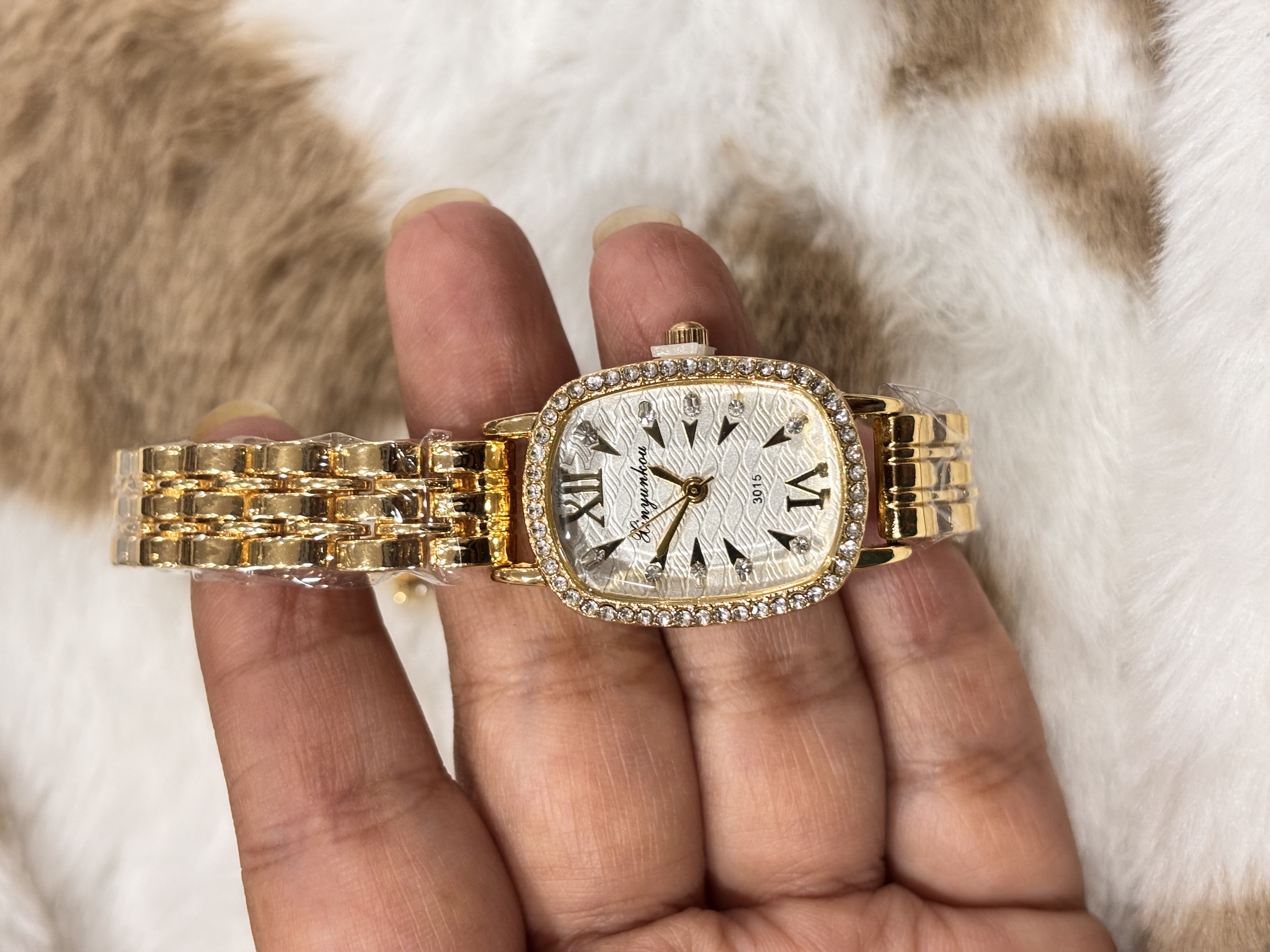 Oval dial
