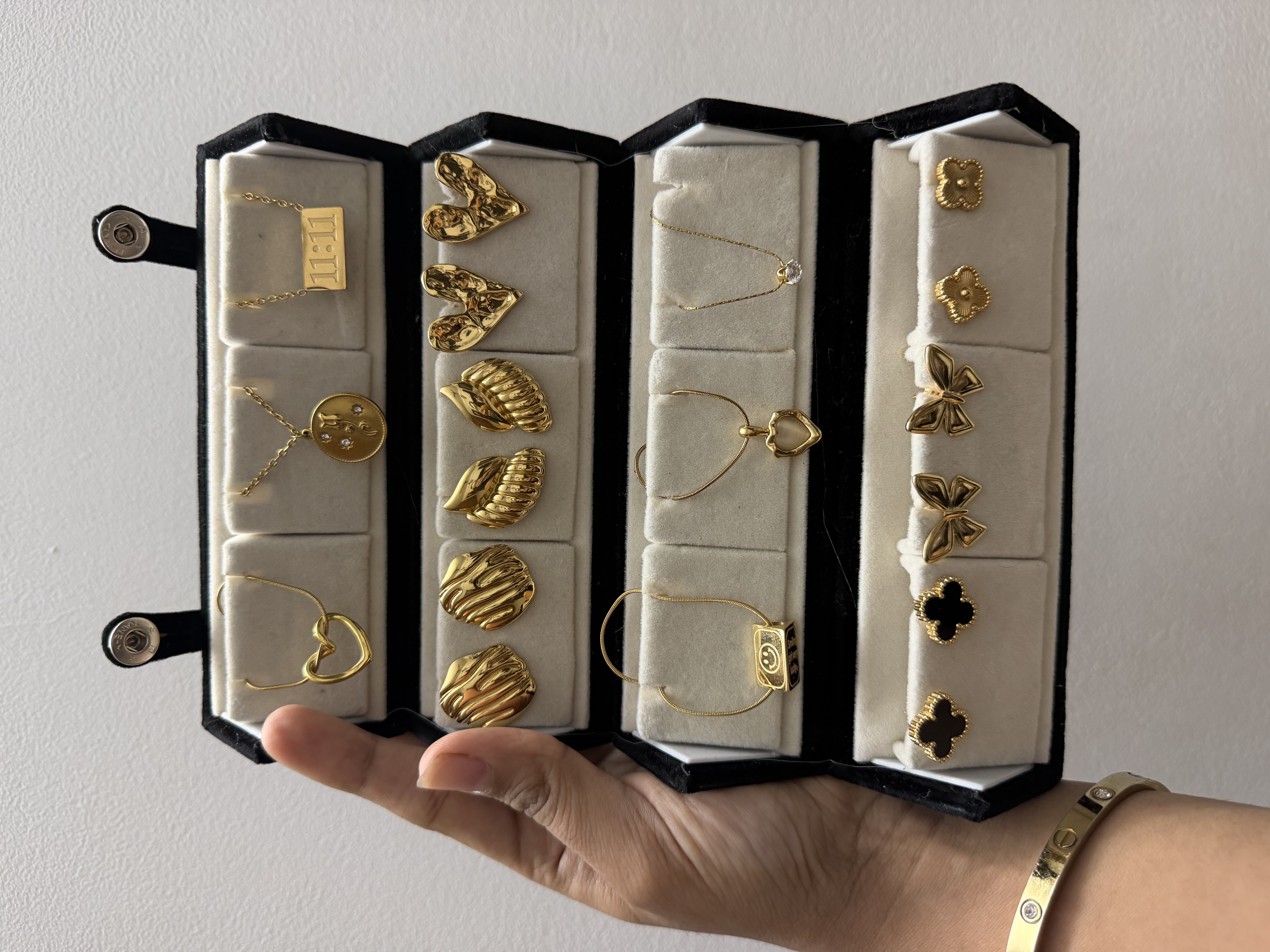 6 chains + 6 earrings + 1 jewellery box