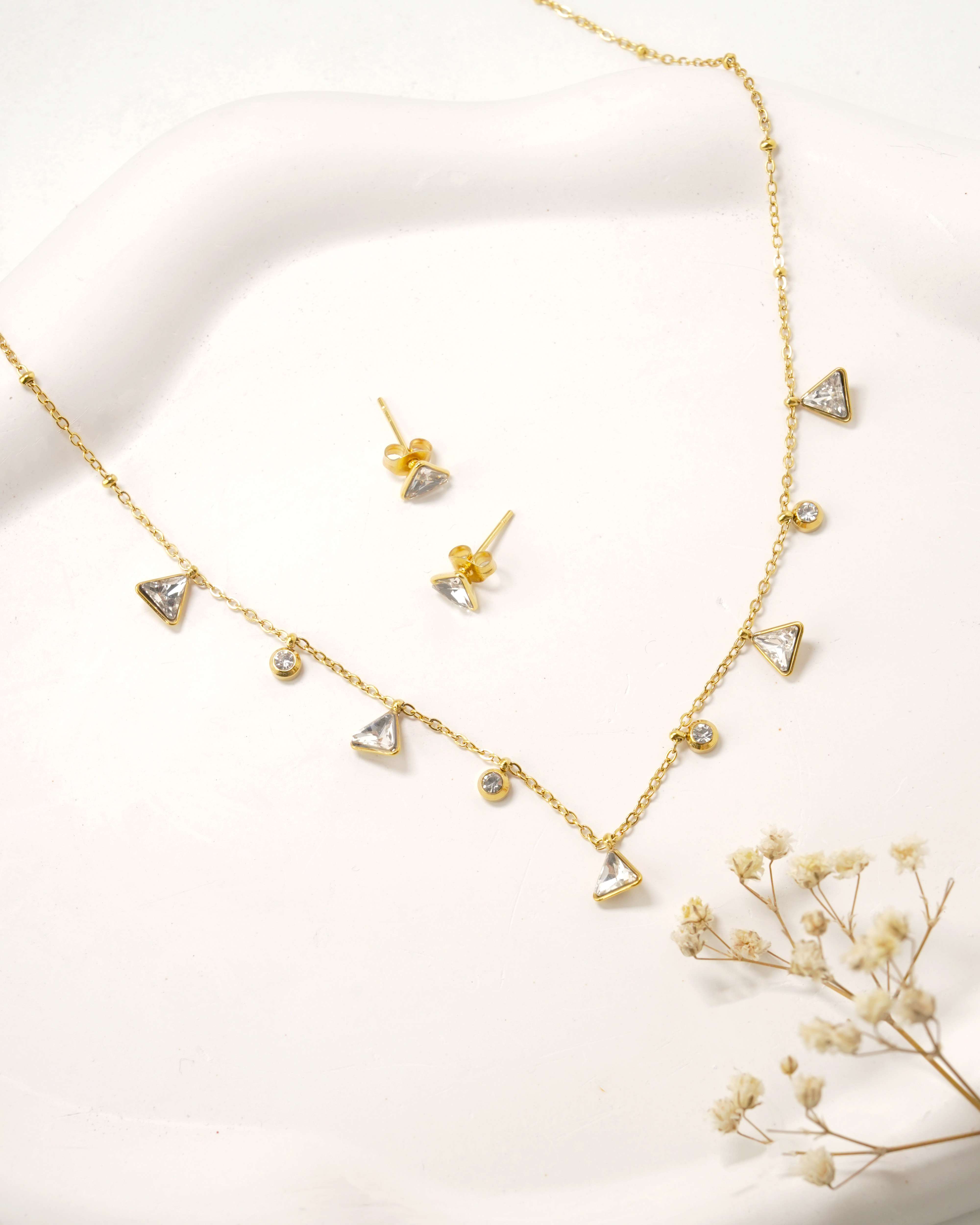 Neckpiece with earrings image 2