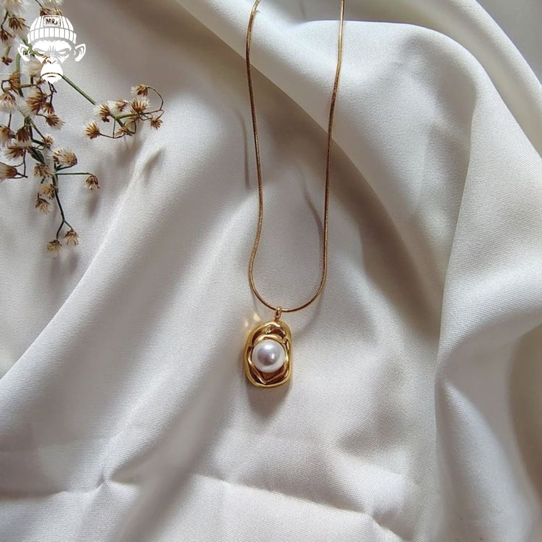 Pearl pendant neck chain