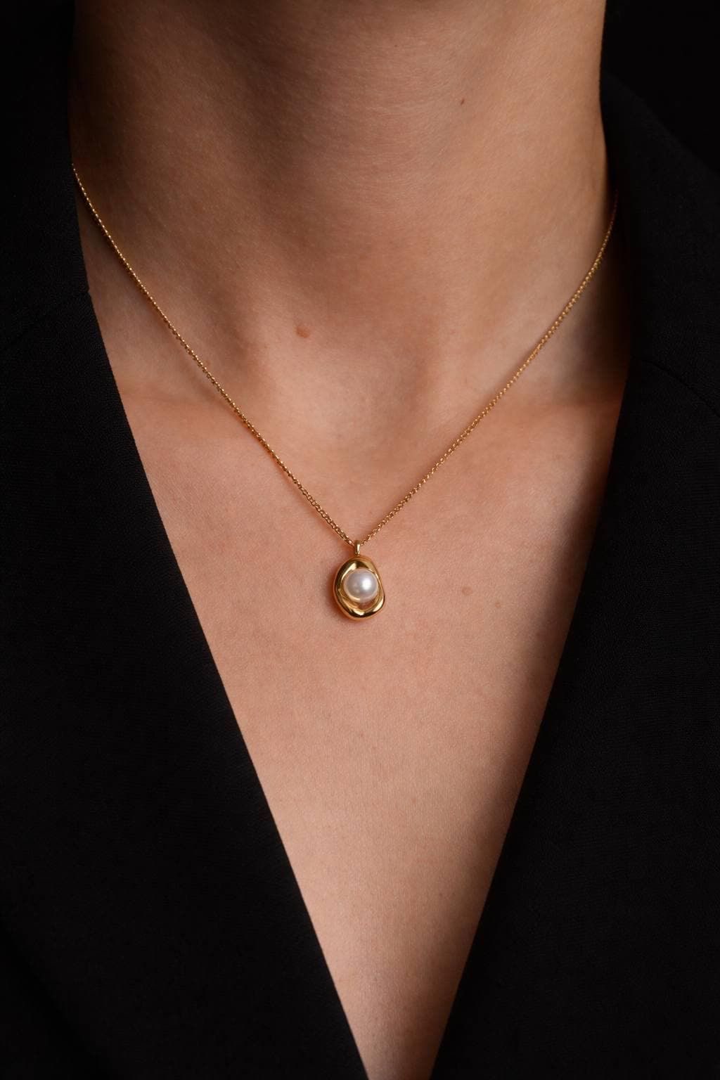 Pearl pendant neck chain thumbnail 2