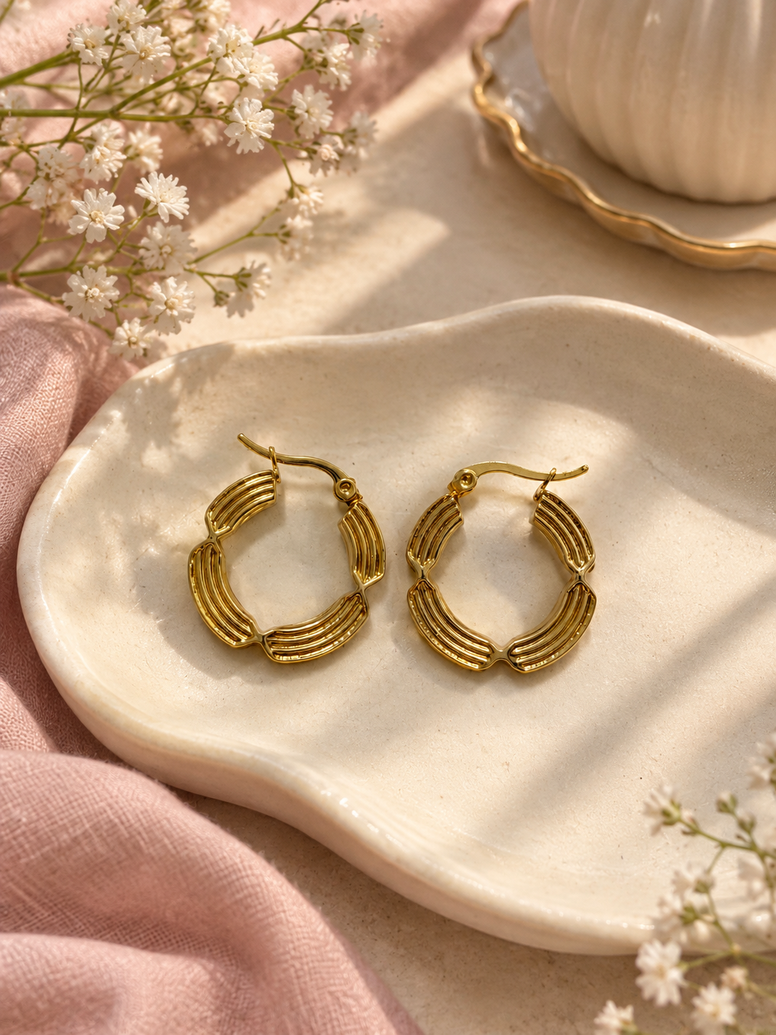 Ribbed statement hoops