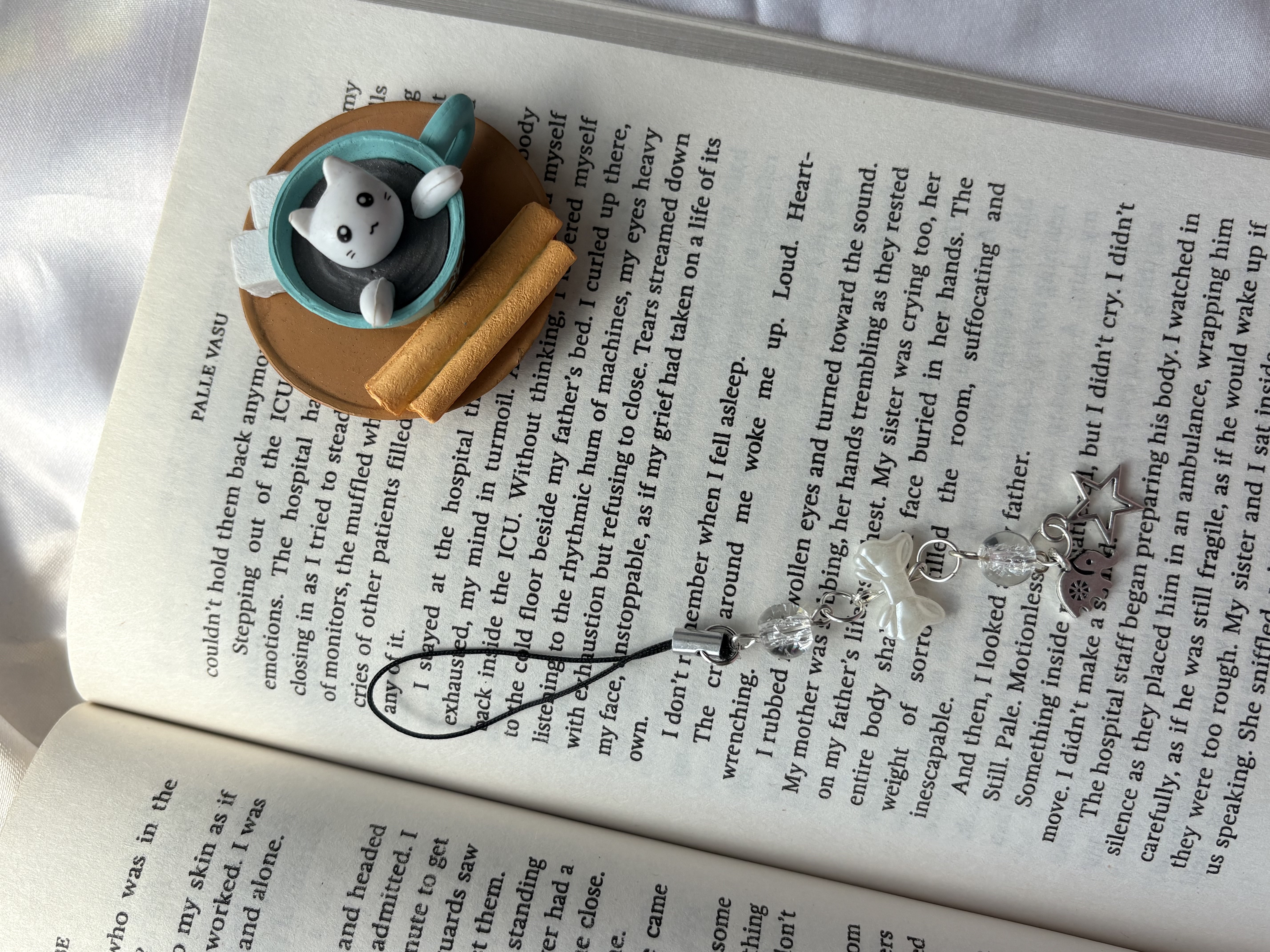 bow phone charm