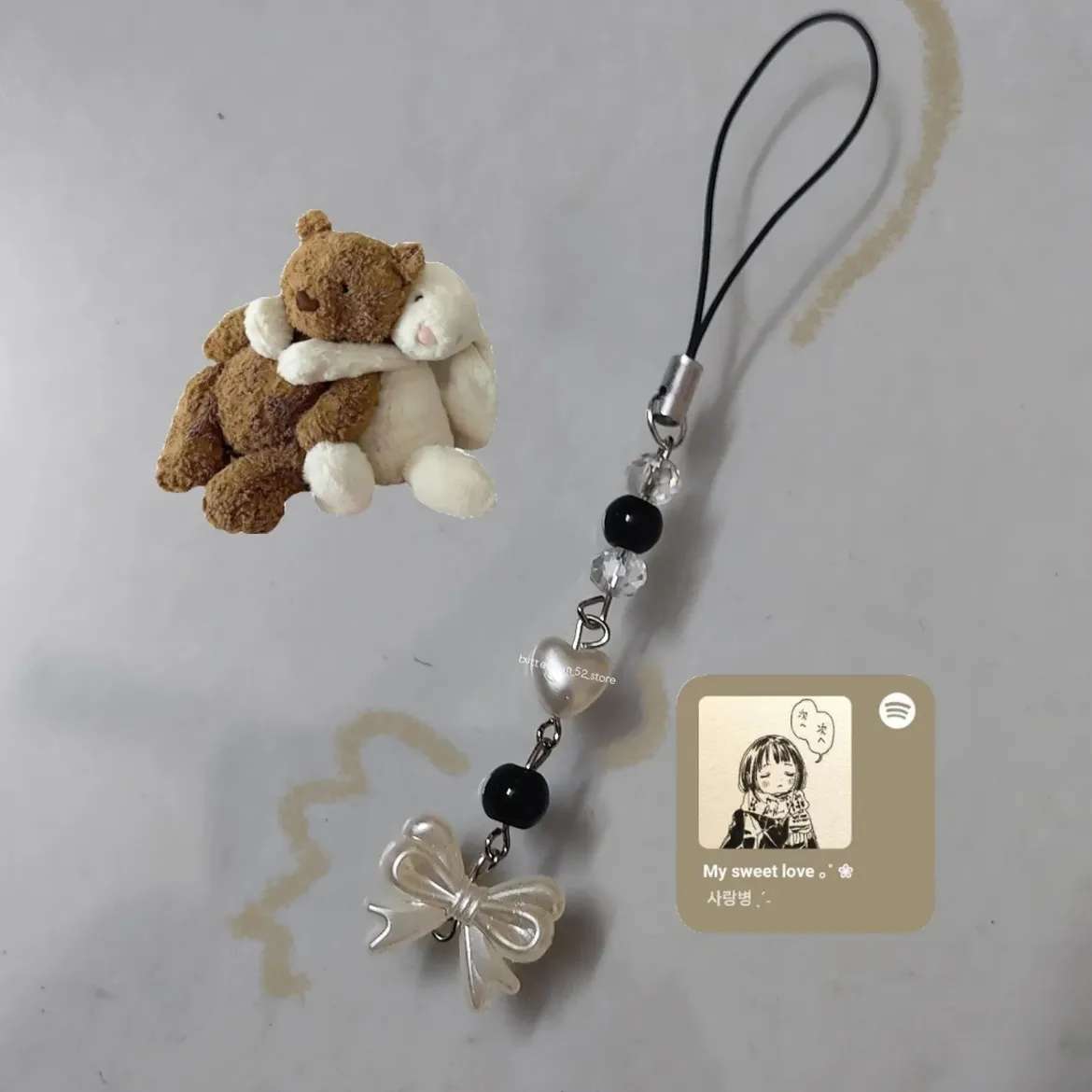 Classy bow phone charm 🧸