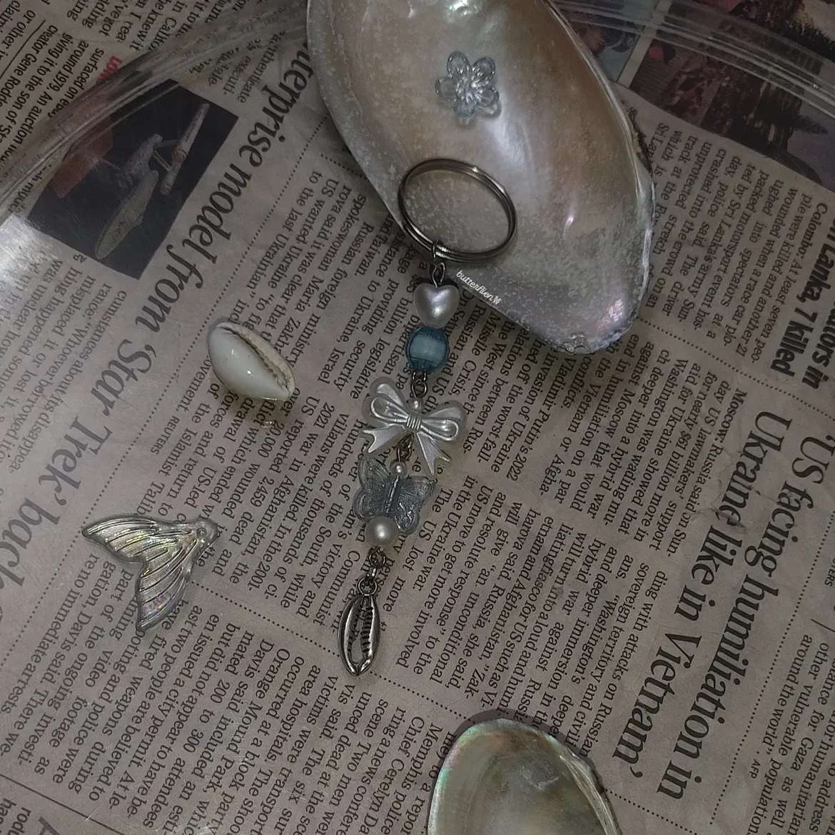 Beach-side bow keychain